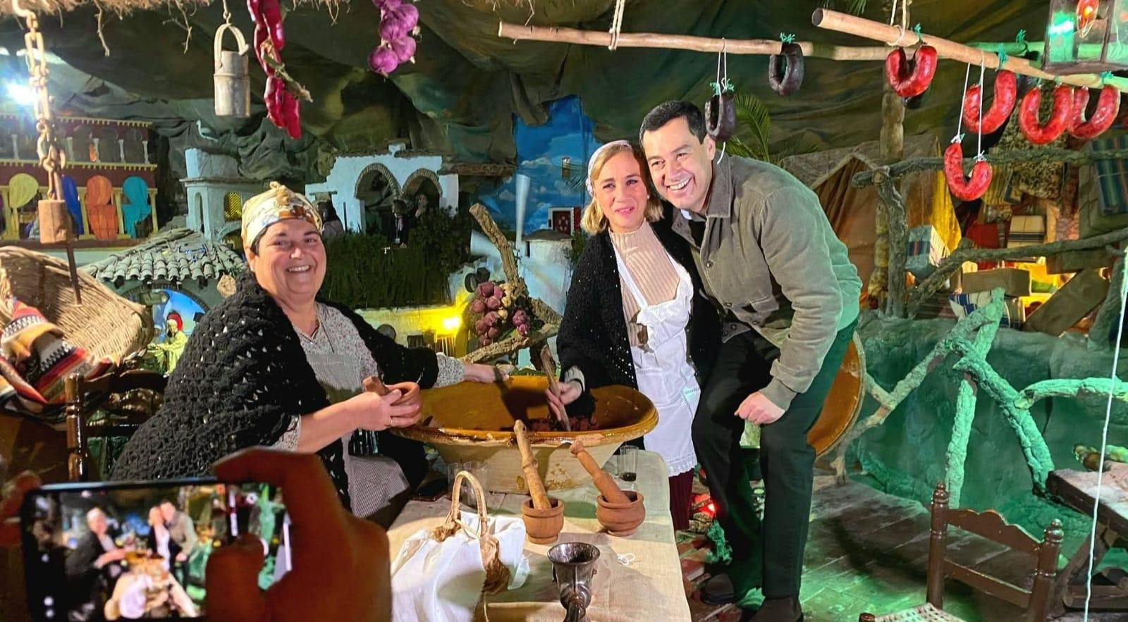 Juanma Moreno en el Belen viviente de Beas