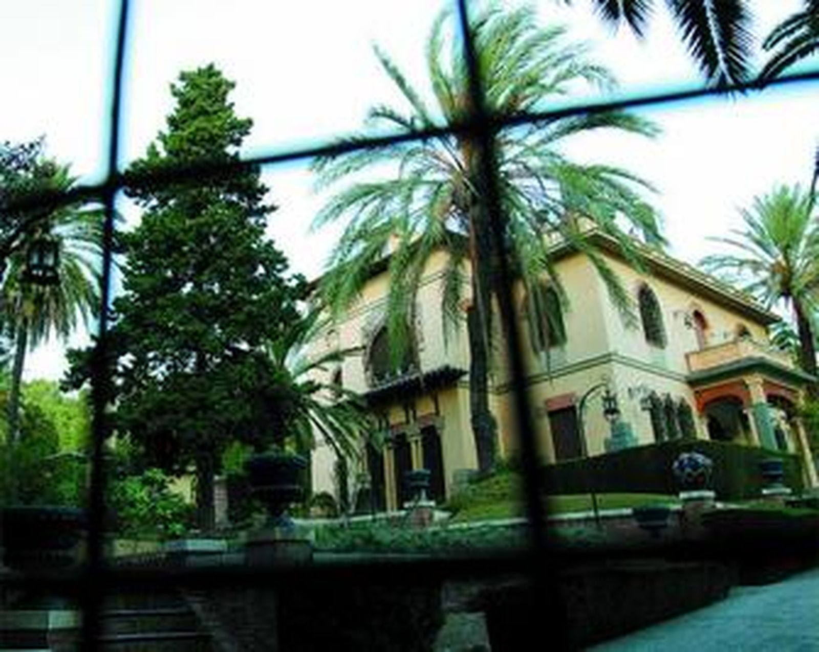 Fachada de uno de los edificios existentes en Villa Fernanda.