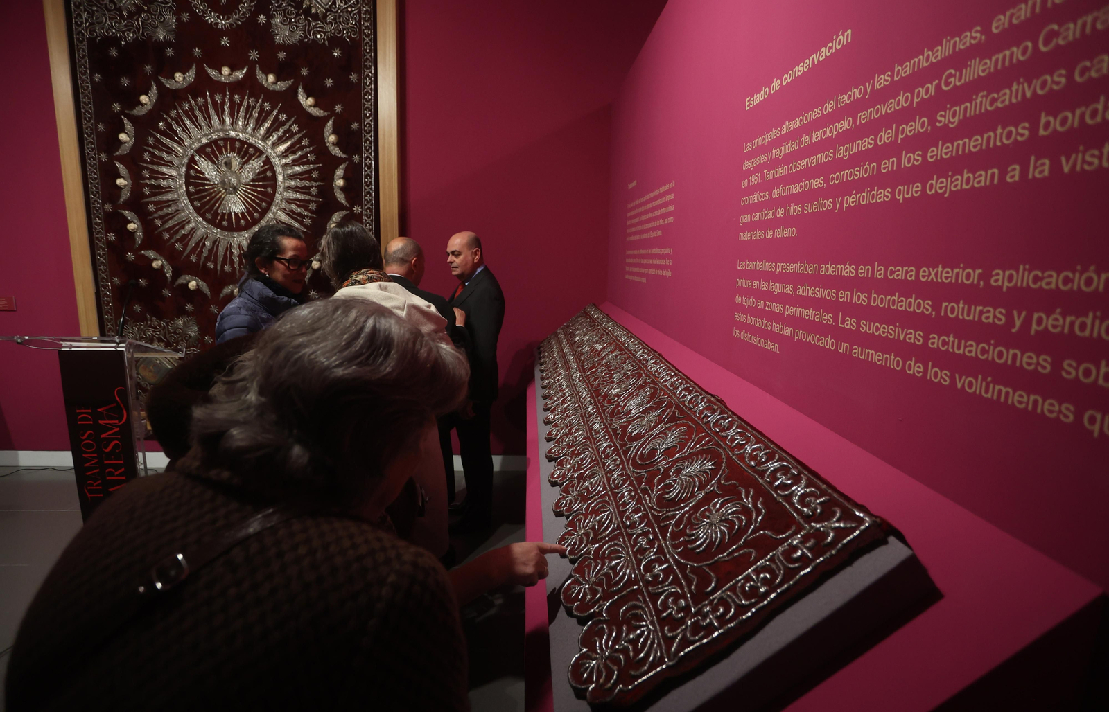 Exposición sobre la restauración del palio de la Virgen del Valle