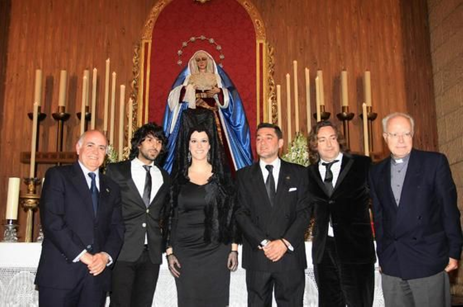 Arcángel, Argentina y Pepe 'El Marismeño' cantan la disertación del jefe de Cultura de 'Huelva Información', Eduardo Sugrañes. / Alberto Domínguez