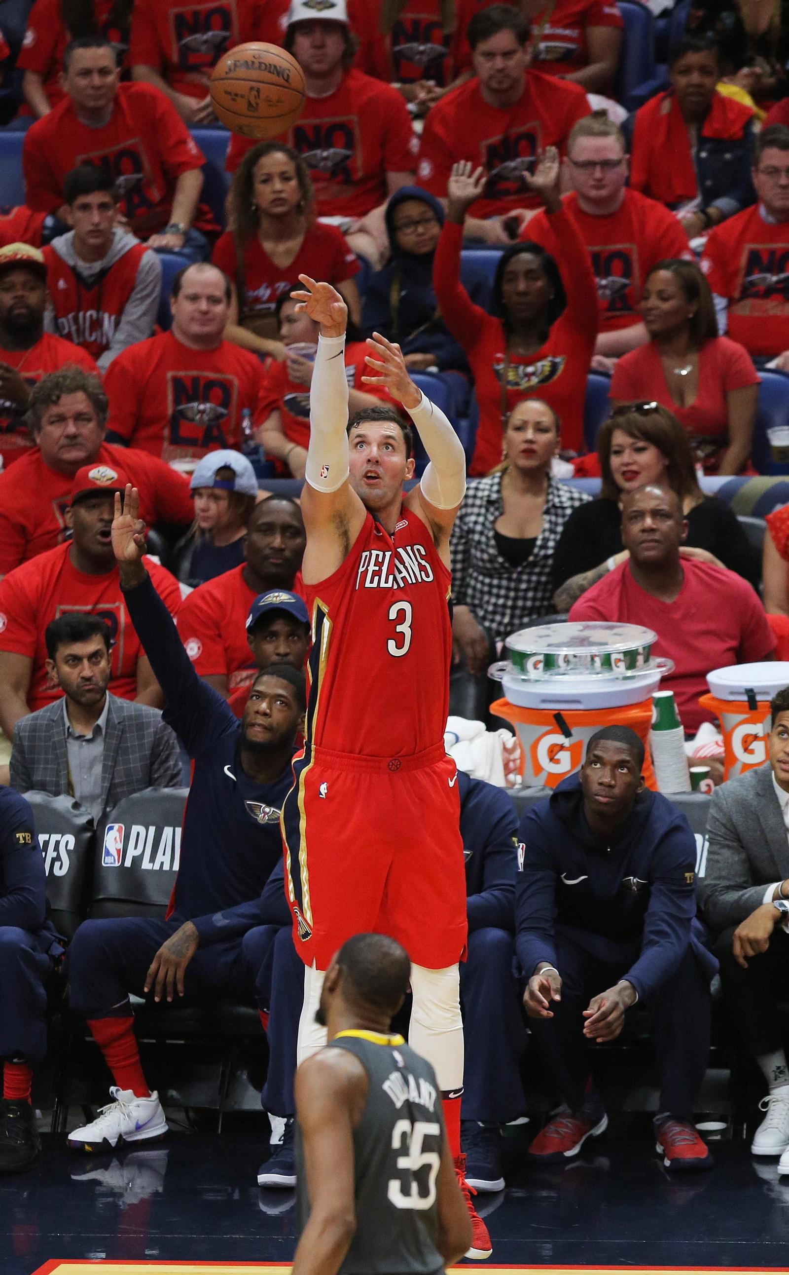 Mirotic afina la puntería para los Pelicans