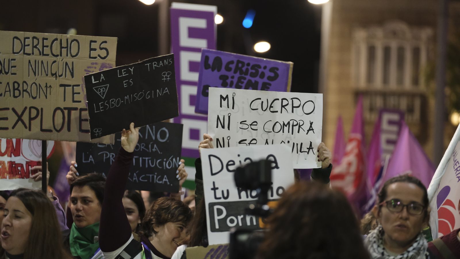 Imágenes de las manifestaciones por el Día de la Mujer en Almería