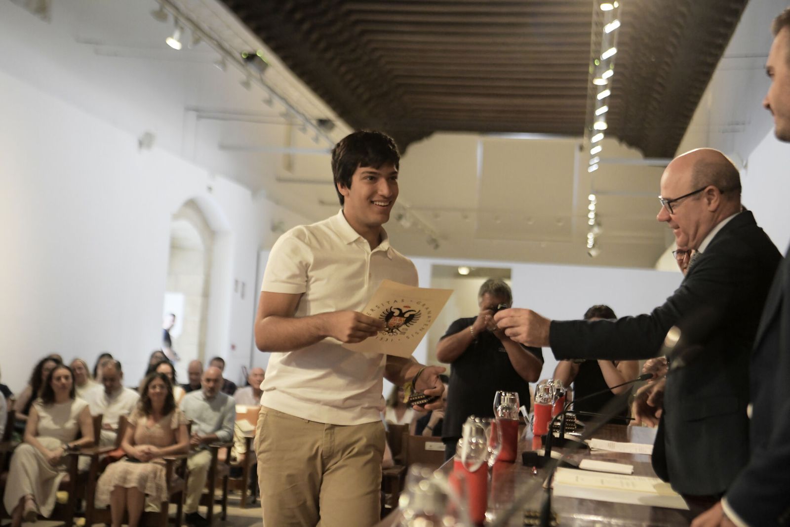 Acto de reconocimiento en Granada a los mejores estudiantes en la Selectividad 2024