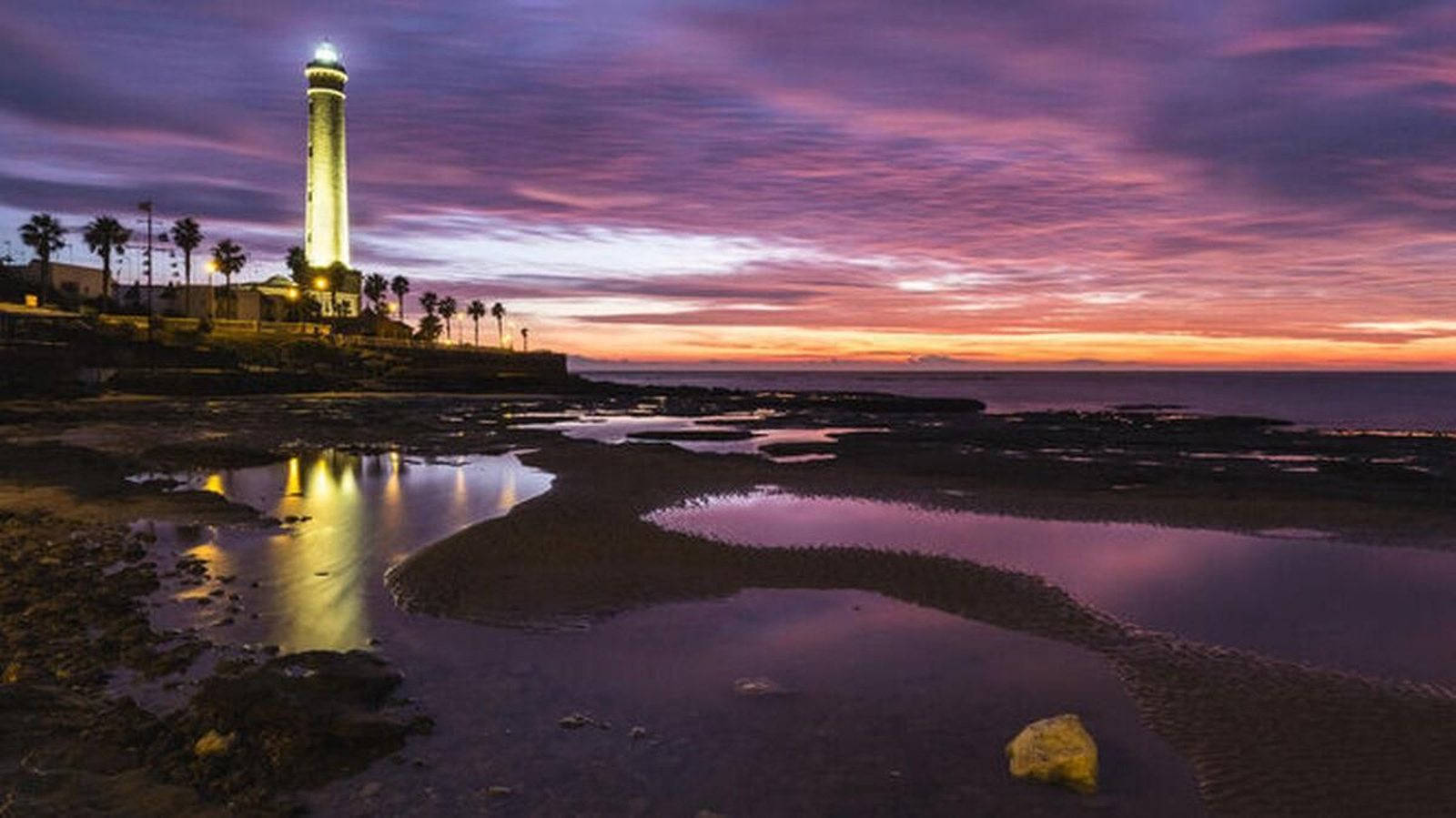 Atardecer en la playa de las Canteras en Chipiona.