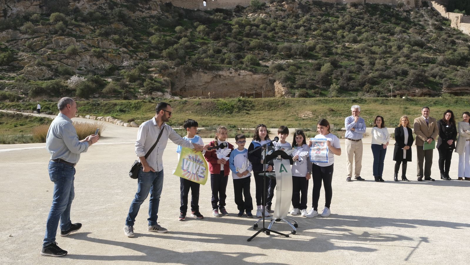 Imágenes de 'Versos por la Paz', en el Parque de La Hoya de Almería