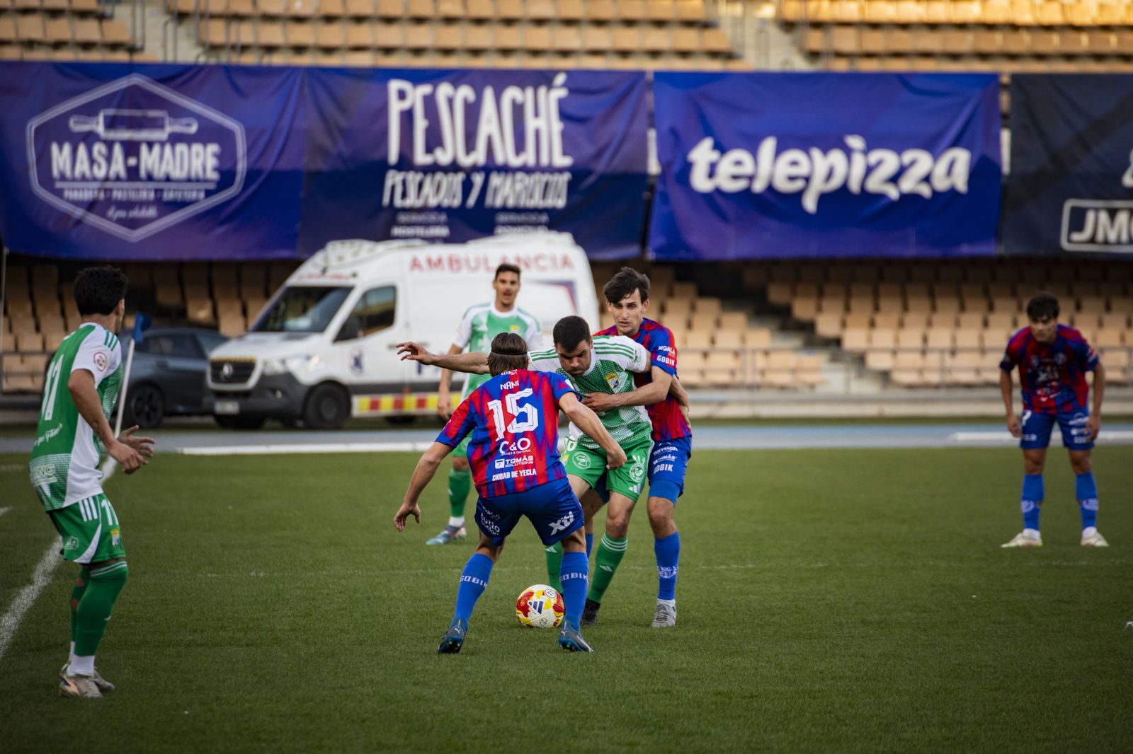 Imágenes del partido entre el Xerez CD y el Yeclano Deportivo en Chapín