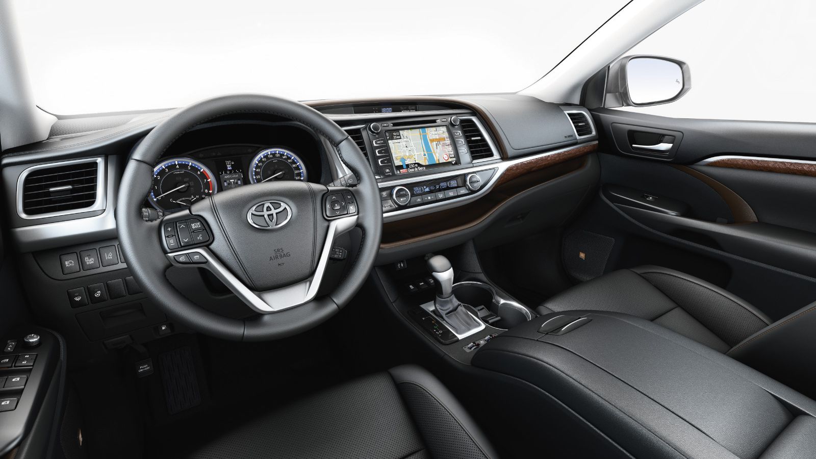 El Highlander incorpora en su equipamiento todo lo que puede exigírsele a un SUV integrado en el segmento de lujo.