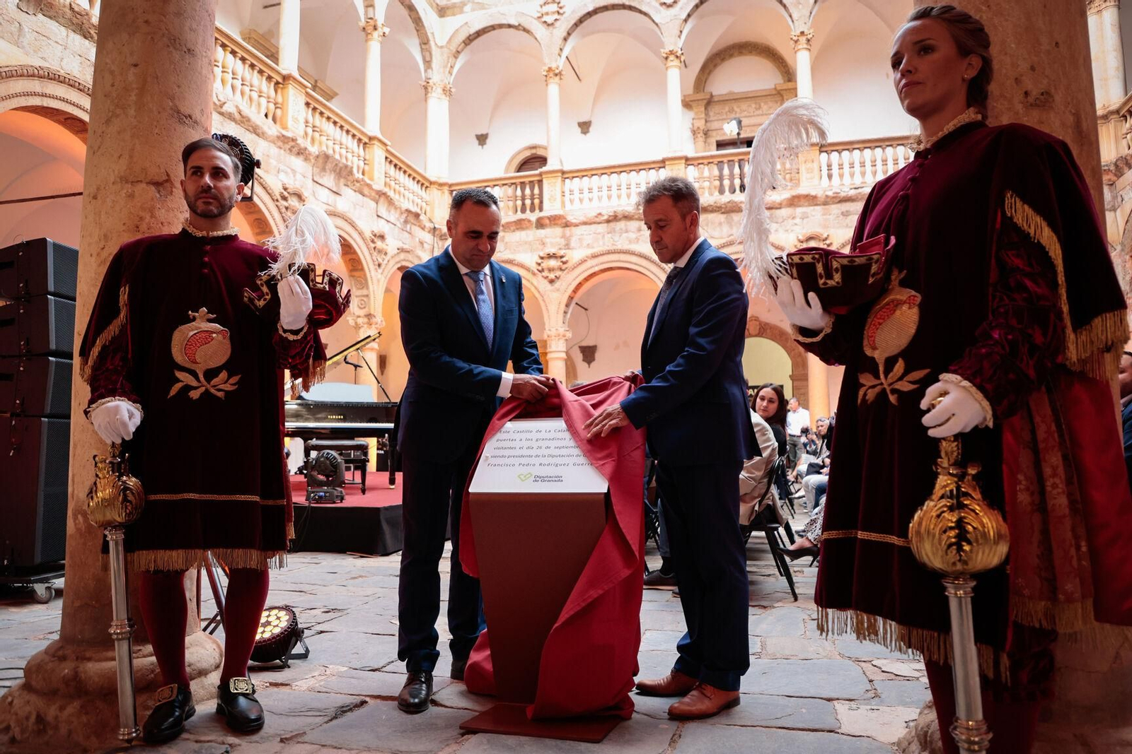 Fotos: Así ha sido el acto institucional de apertura del Castillo de La Calahorra