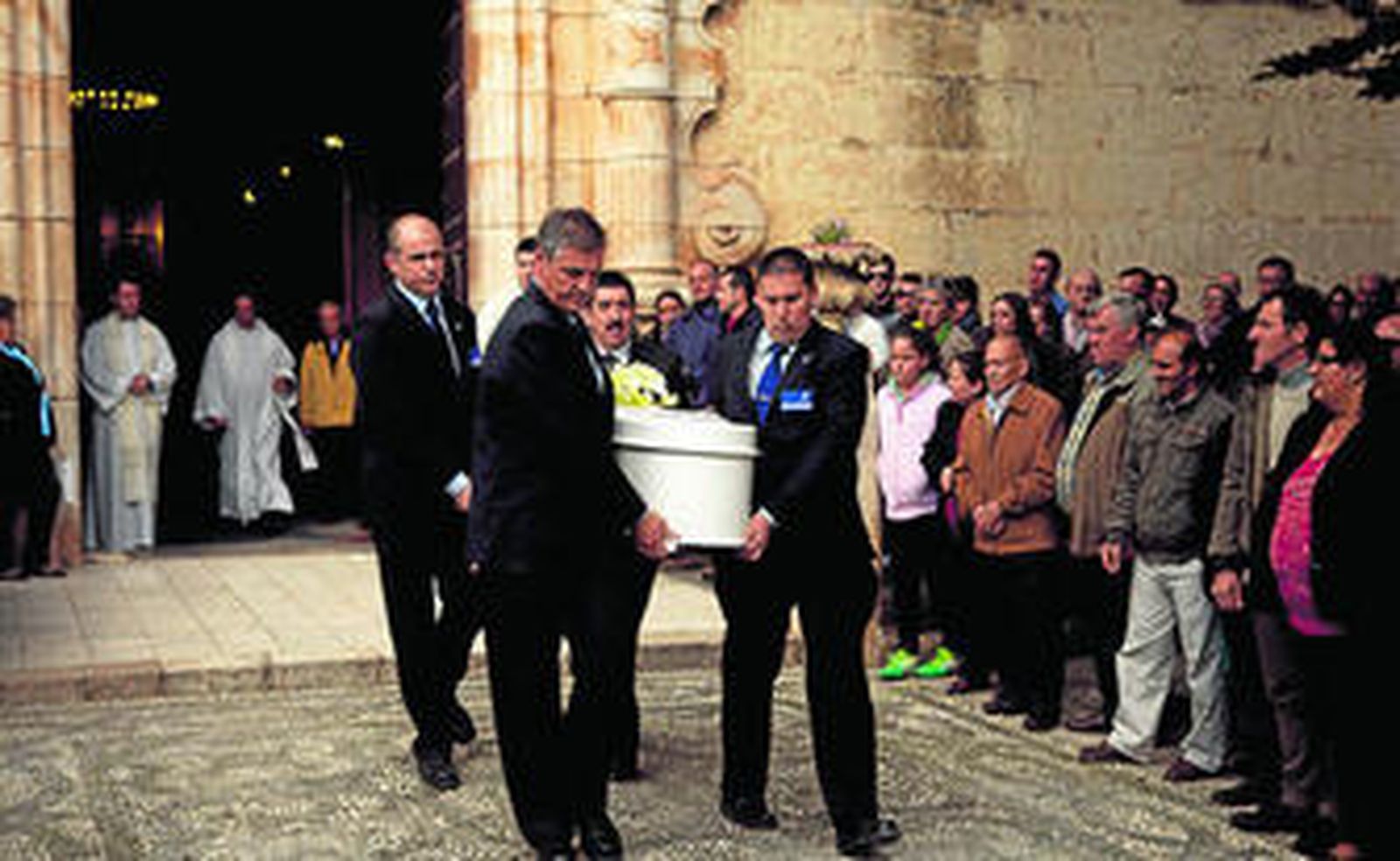 Un momento de la misa que tuvo lugar el martes por la niña fallecida.