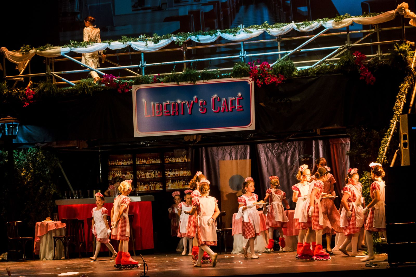 Imágenes del espectáculo Let's jazz, de la Escuela de Danza Fredes Insa, en el Teatro Villamarta