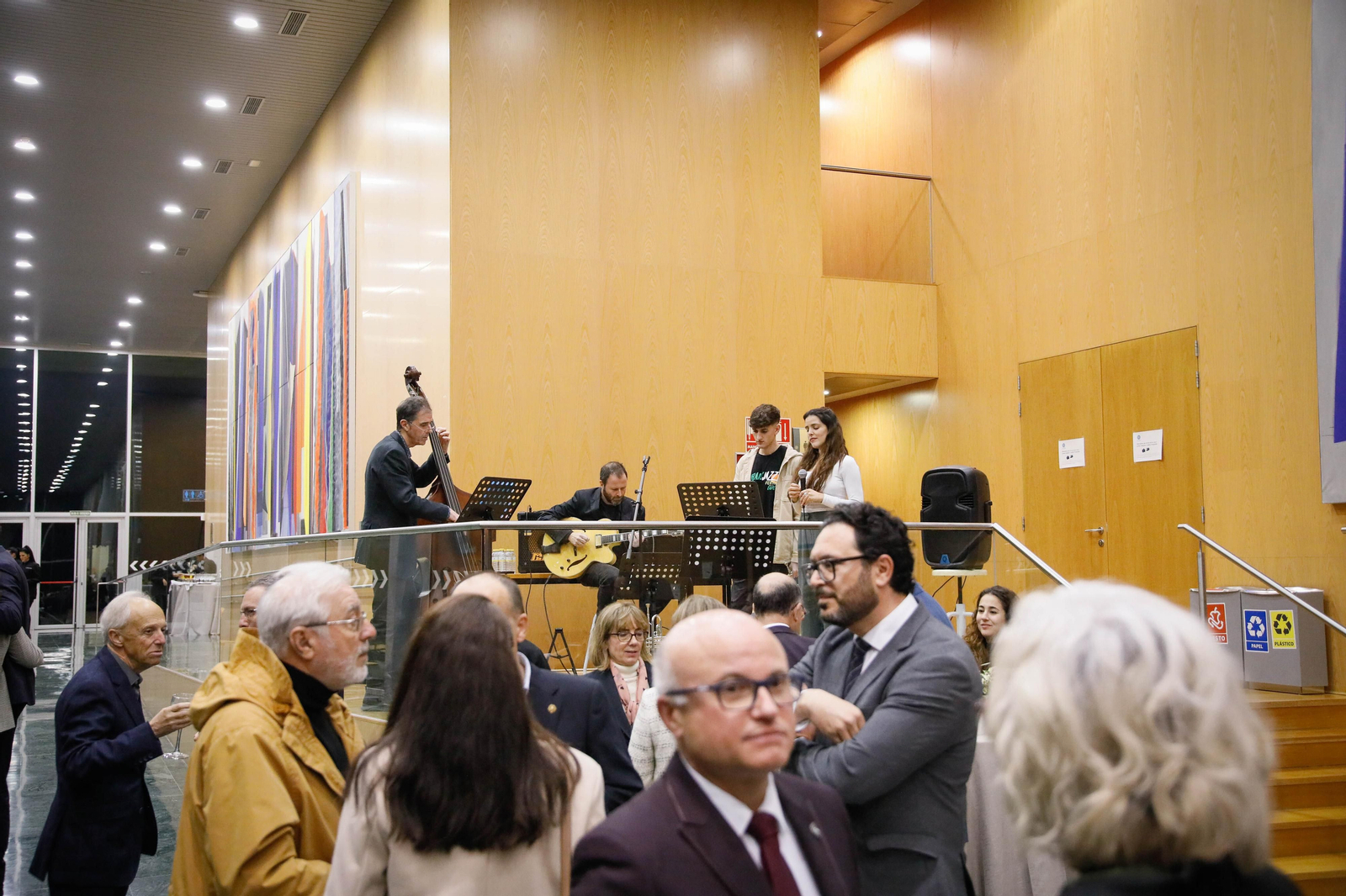 Imágenes del acto de reconocimiento a antiguos alumnos y amigos de honor en la UAL