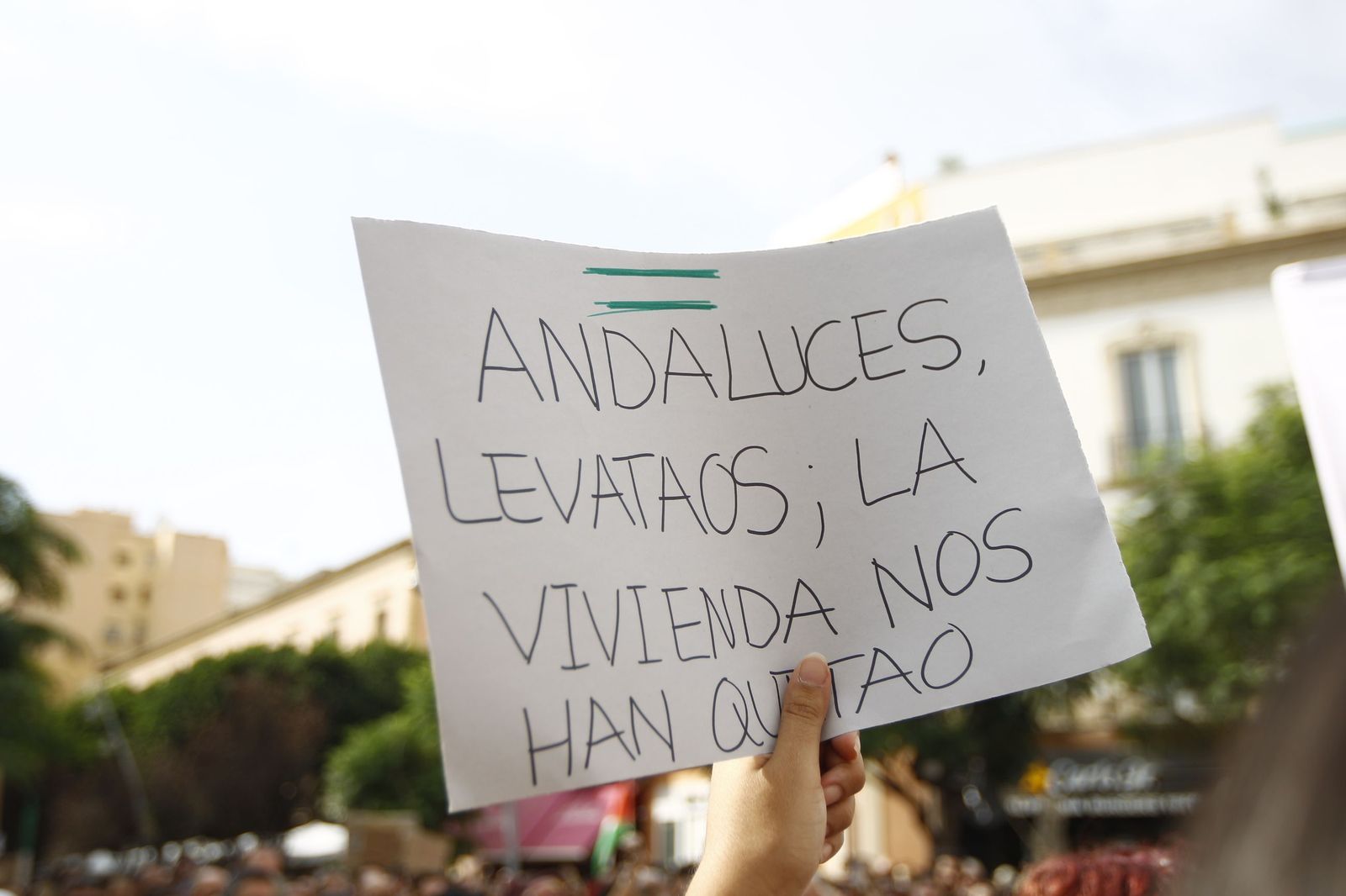 Manifestación en Almería por el derecho a la vivienda, en imágenes