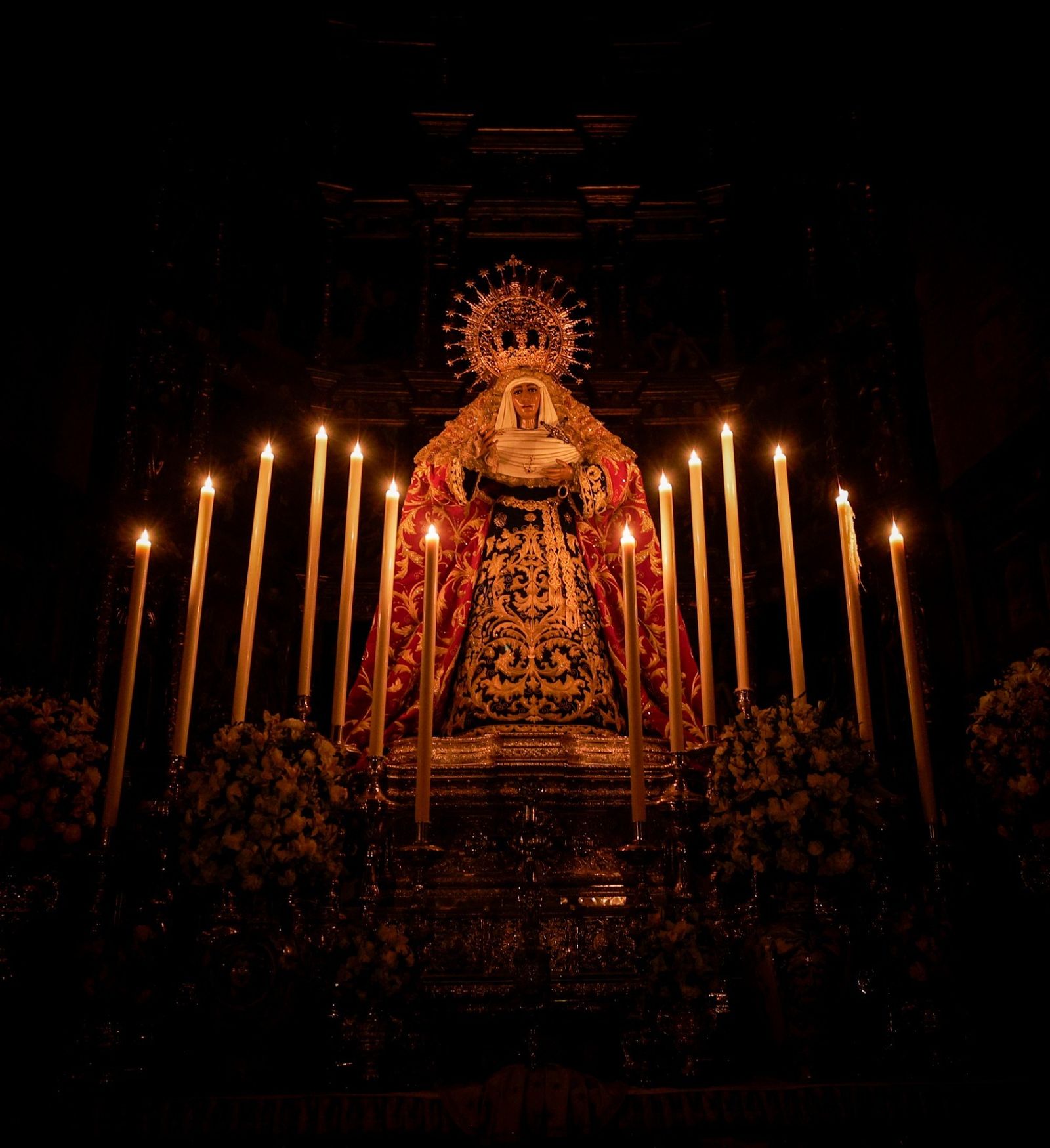 Altar de septenario de la Esperanza de Triana