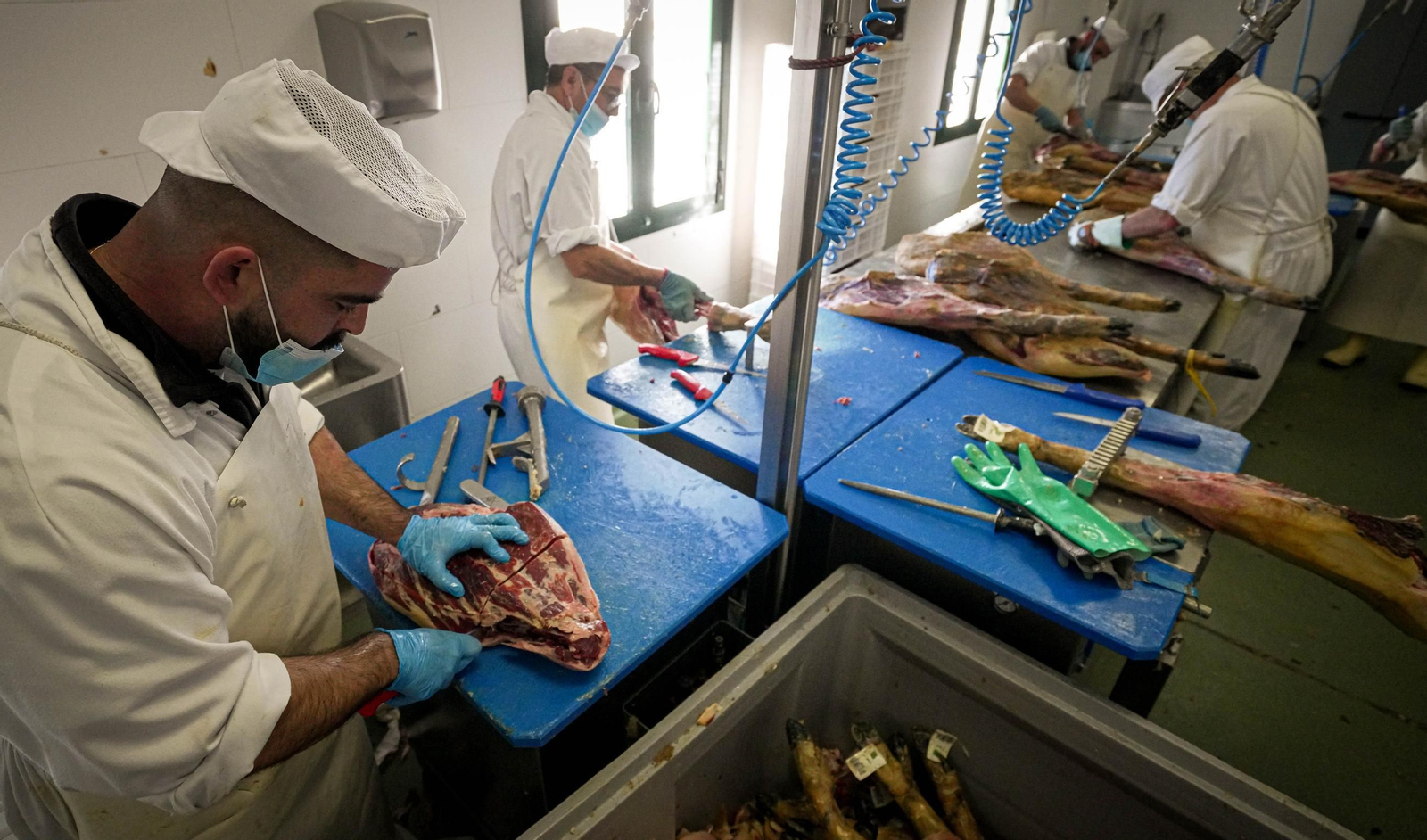 Del campo a la mesa, así son los jamones de Montesierra que vende Mercadona