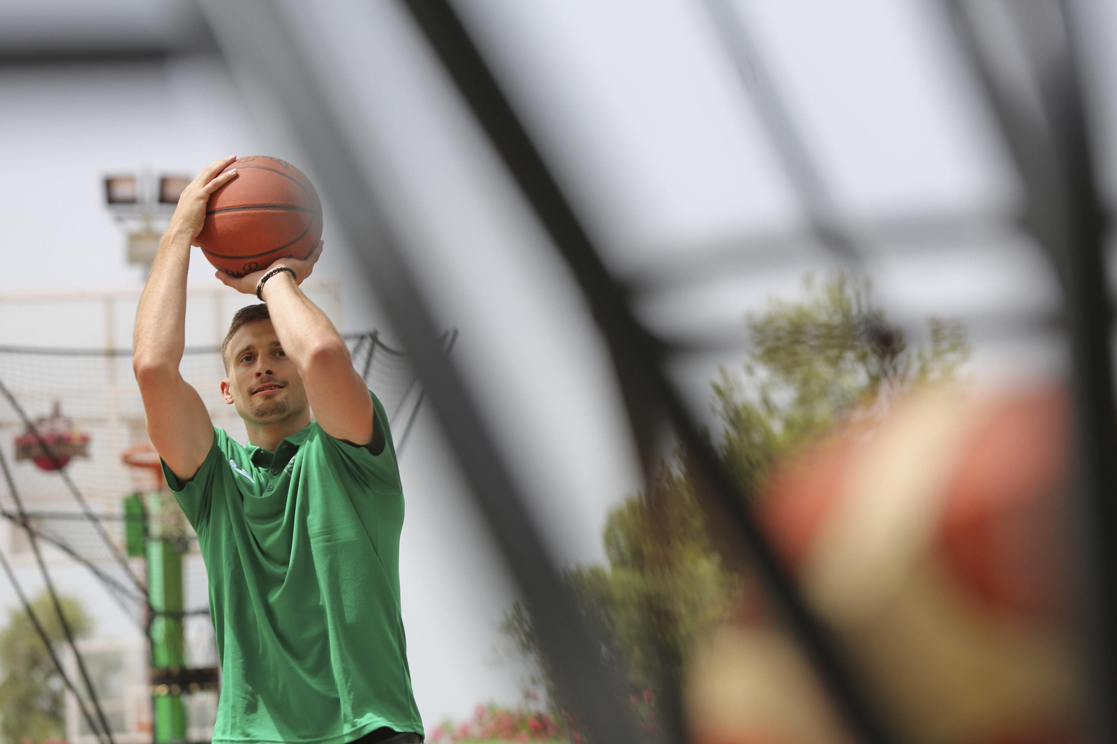 Las fotos de la presentación de Aleksa Avramovic