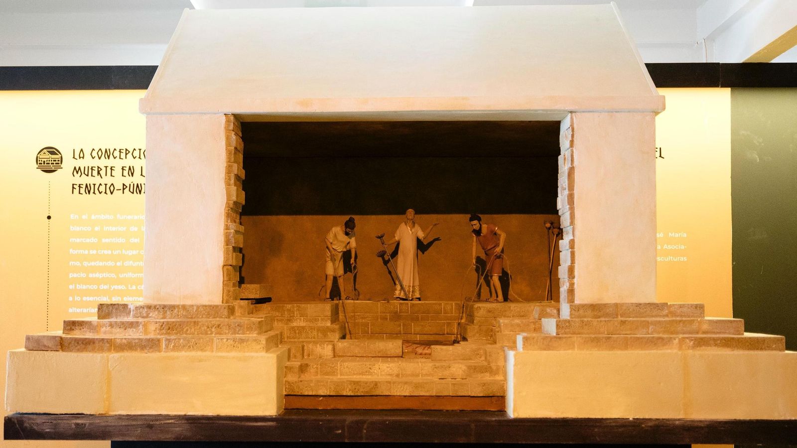 Maqueta del monumento funerario fenicio