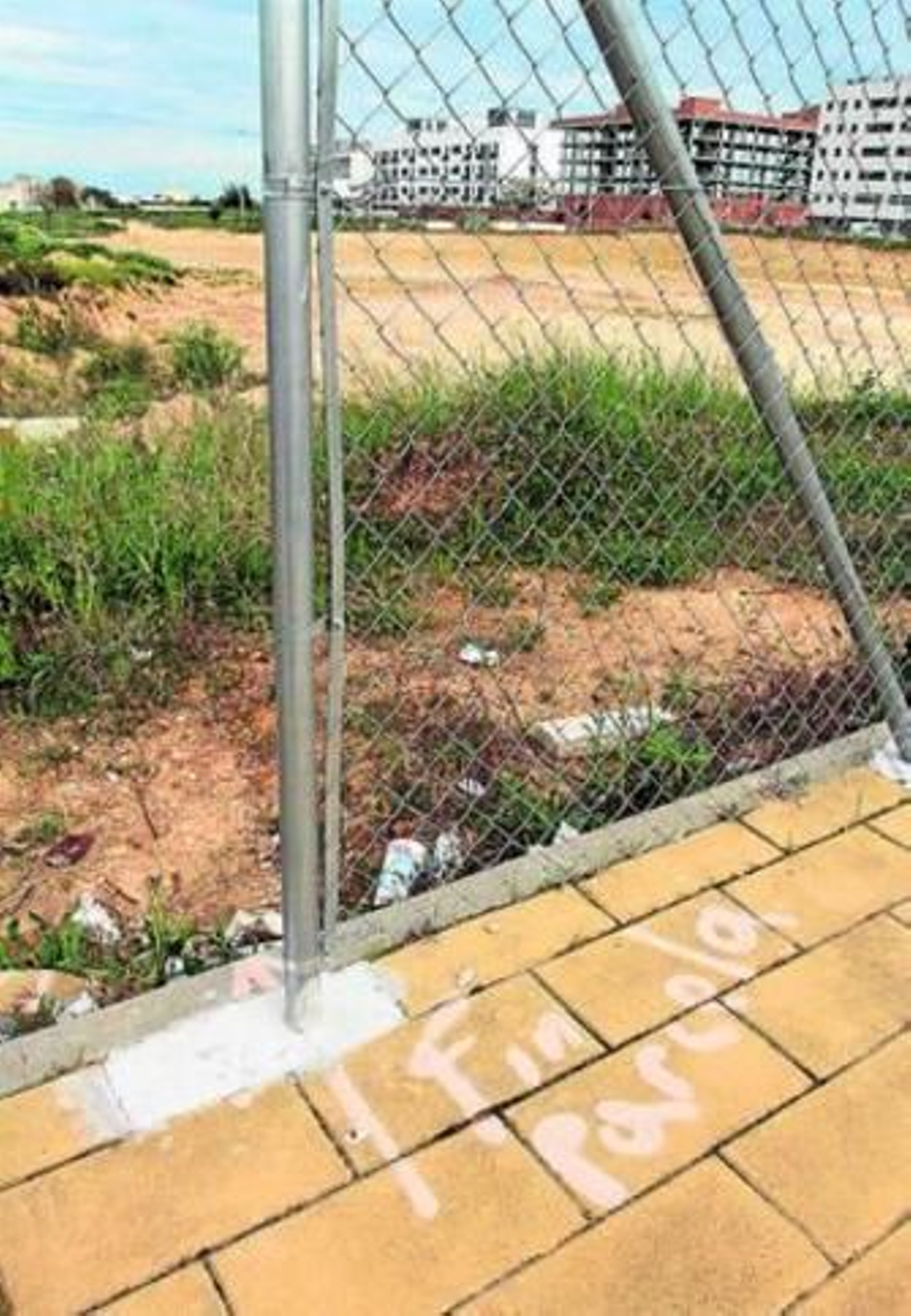 El área expoliada en diciembre sólo está vallada en la parte de Bekinsa.