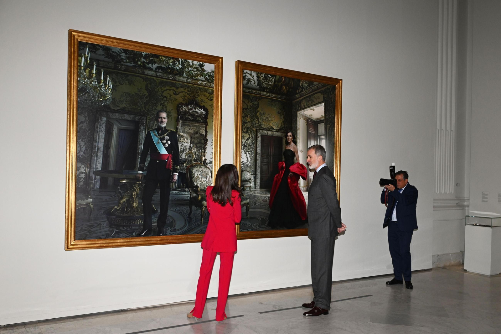 Las fotos de la visita de los Reyes a la exposición con los retratos de Annie Leibovitz