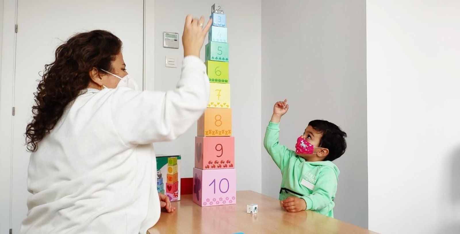 Los equipos acogen a psicólogos, logopedas, pedagogos, maestros, fisioterapeutas, neuropsicólogos y terapeutas ocupacionales