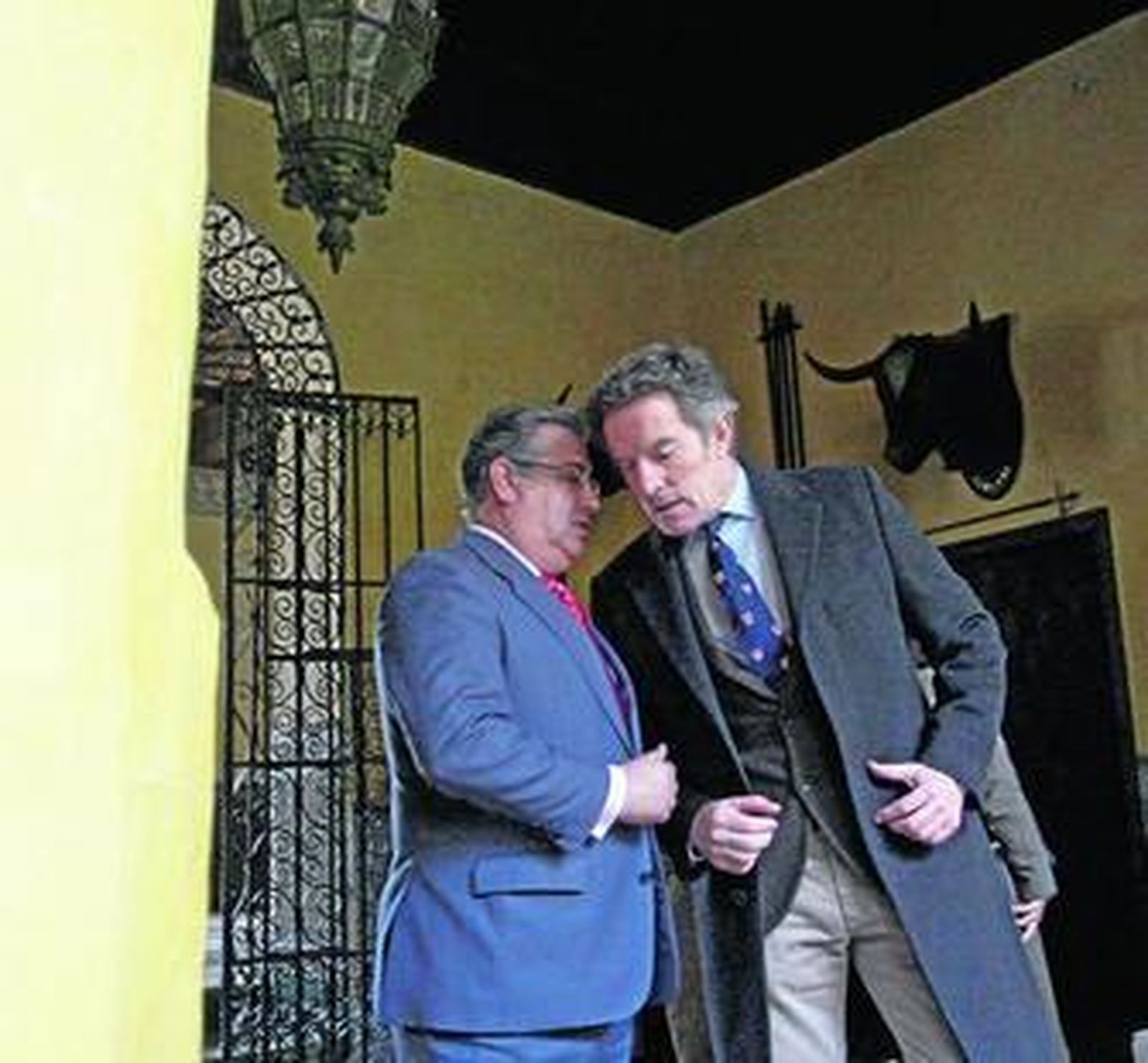 Juan Ignacio Zoido y Alfonso Díez, ayer durante el acto celebrado en el Palacio de las Dueñas.