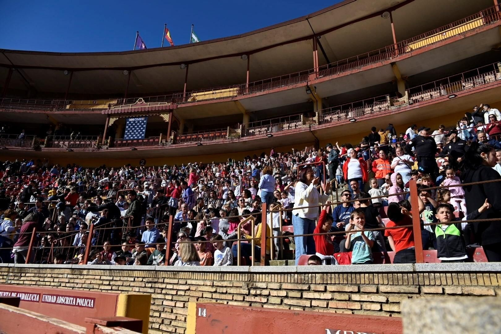 La exhibición de la Policía Nacional en la plaza de toros de Córdoba, en imágenes