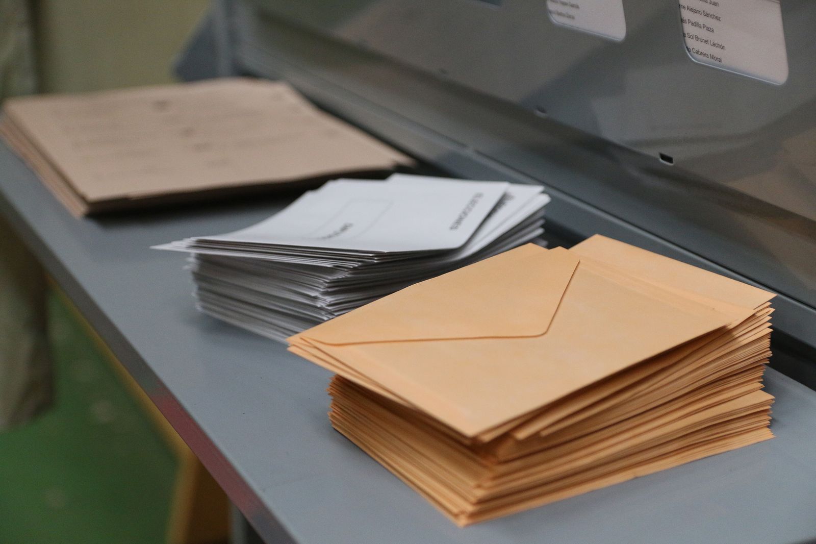 Almería hace cola para votar en las elecciones generales del 23J