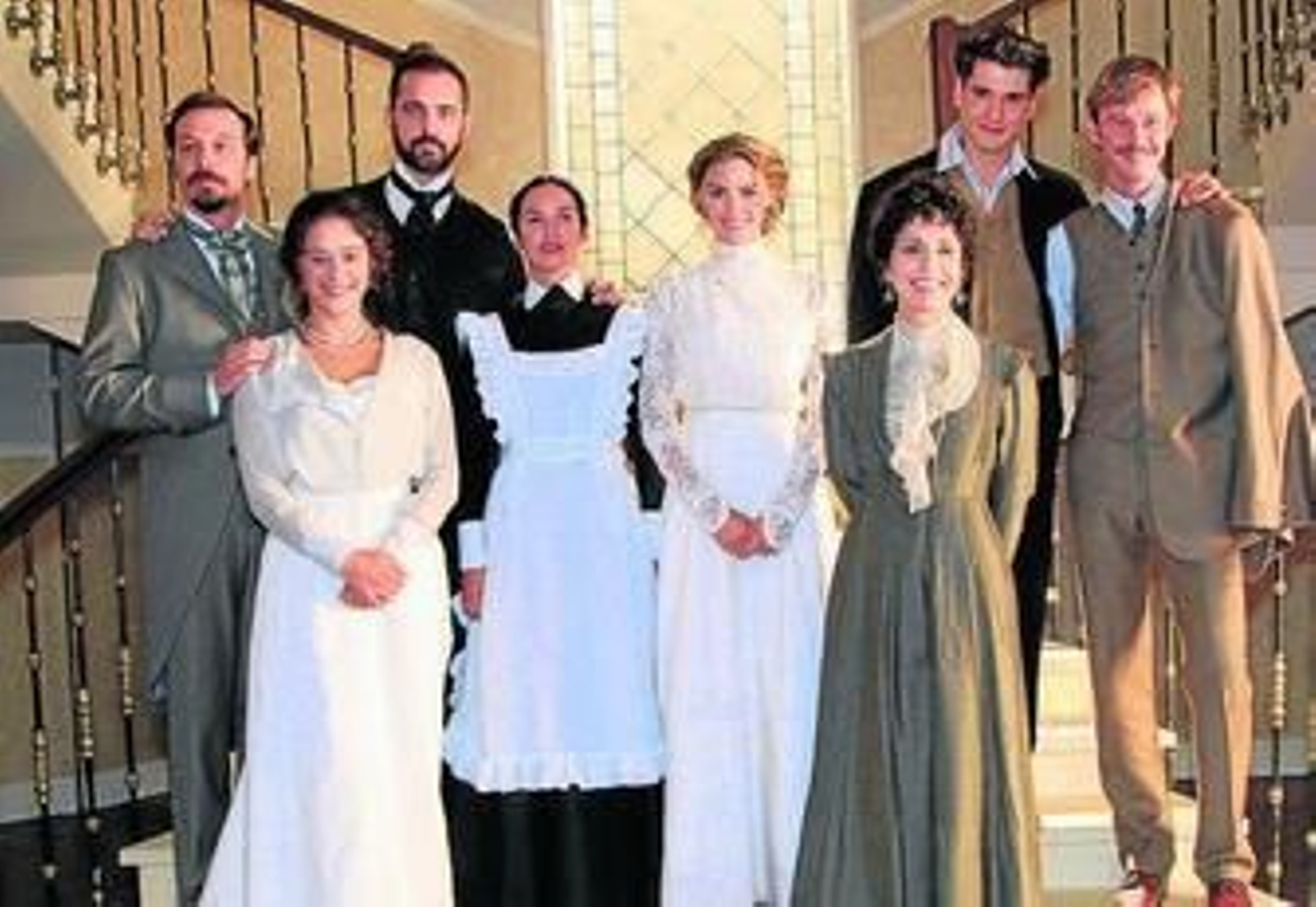Parte del reparto de la serie 'Gran Hotel'.