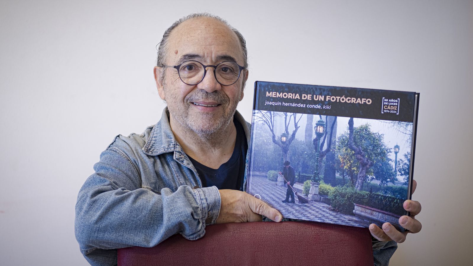 Joaquín Hernández Conde, Kiki, con su libro.
