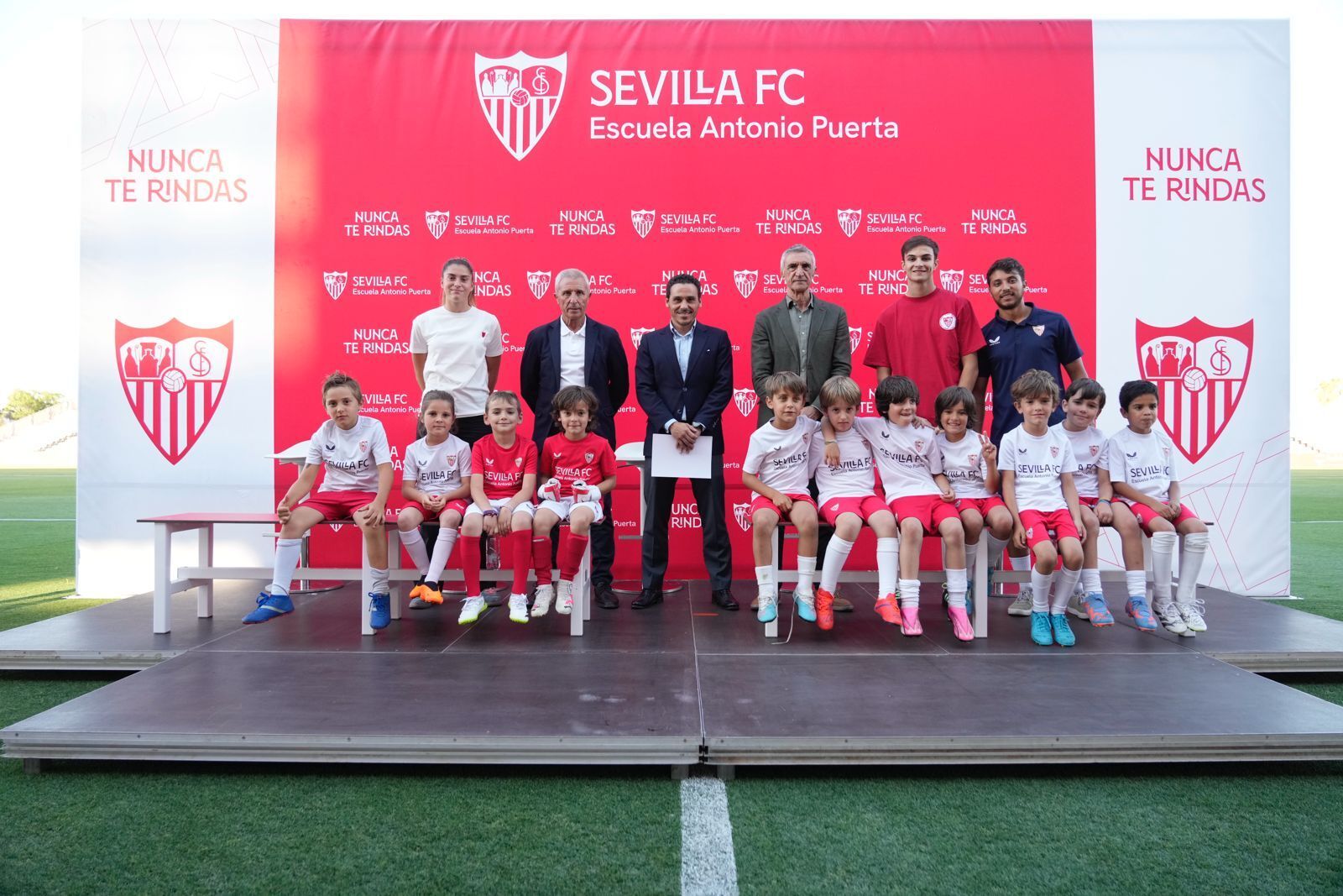Las imágenes de la clausura de la Escuela Antonio Puerta en el Sevilla.