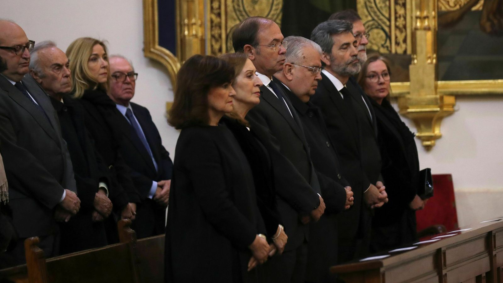 La vicepresidenta del Gobierno, Carmen Calvo, y Mariano Rajoy asistieron a la misa.