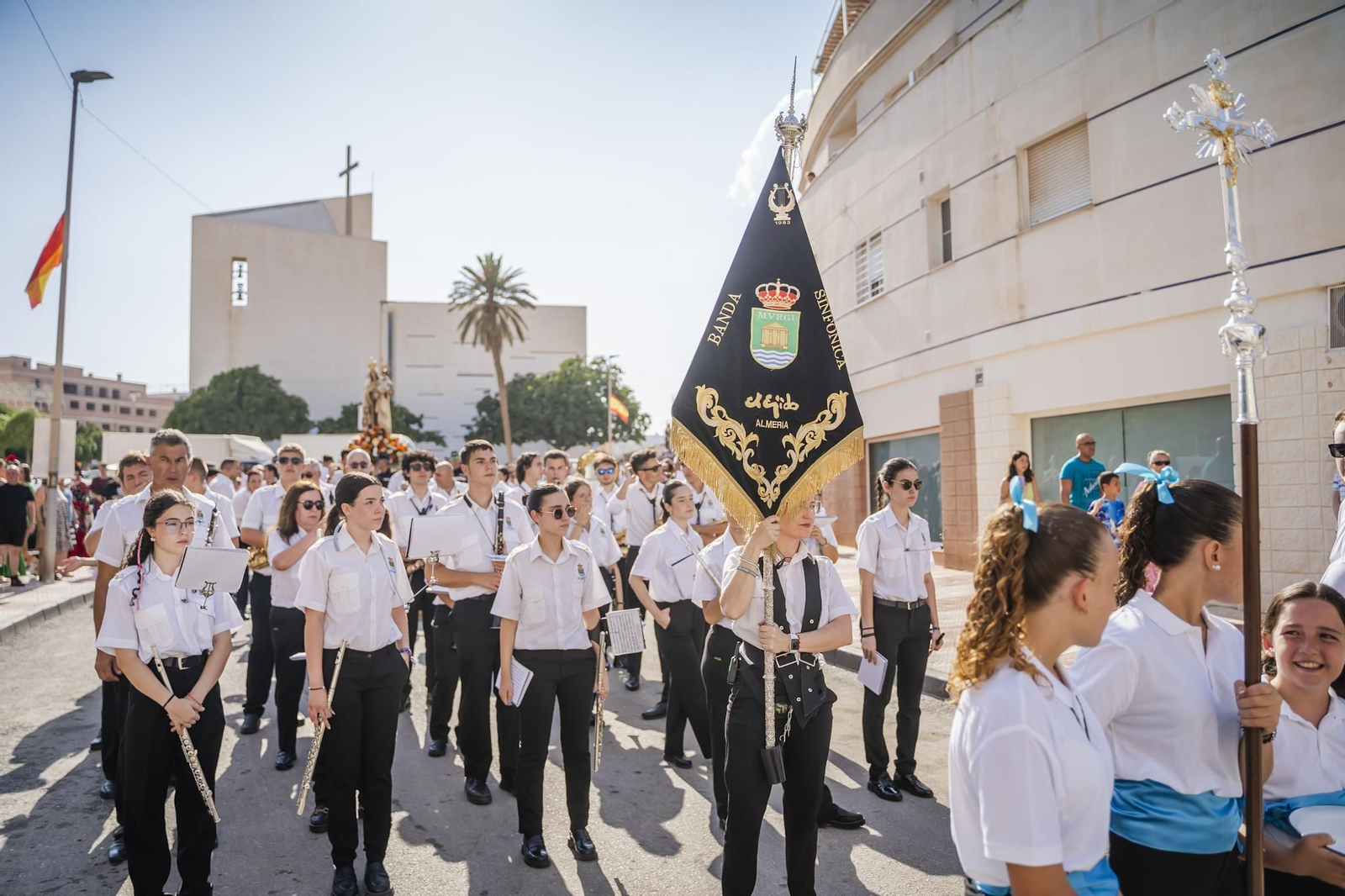 La procesión de la Virgen del Carmen y Santa Ana pone el broche final a las fiestas del Puerto de Roquetas