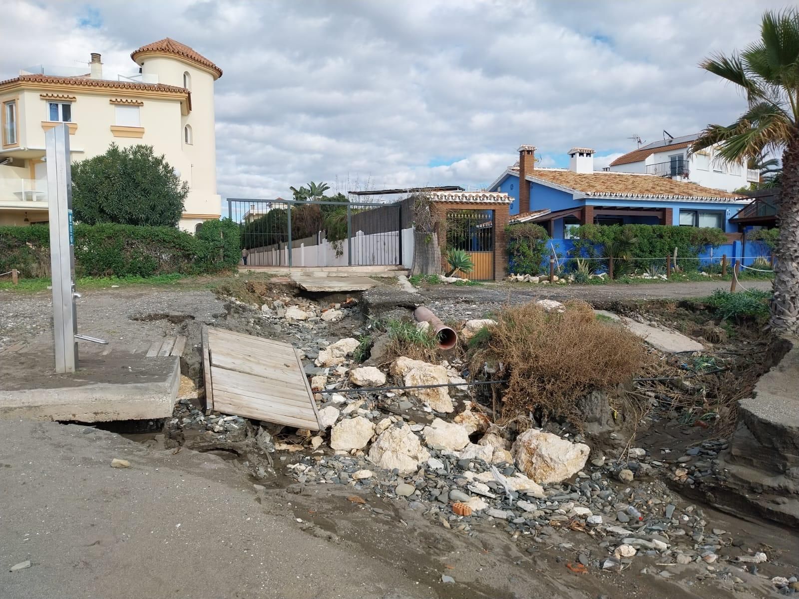 Los desperfectos que ha dejado el temporal en algunas zonas de Rincón de la Victoria