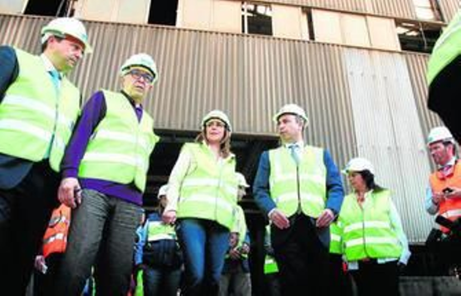 Susana Díaz, entre José Sánchez Maldonado e Isaac Querub, en su visita a las instalaciones de la mina. Susana Díaz, entre José Sánchez Maldonado e Isaac Querub, en su visita a las instalaciones de la mina.