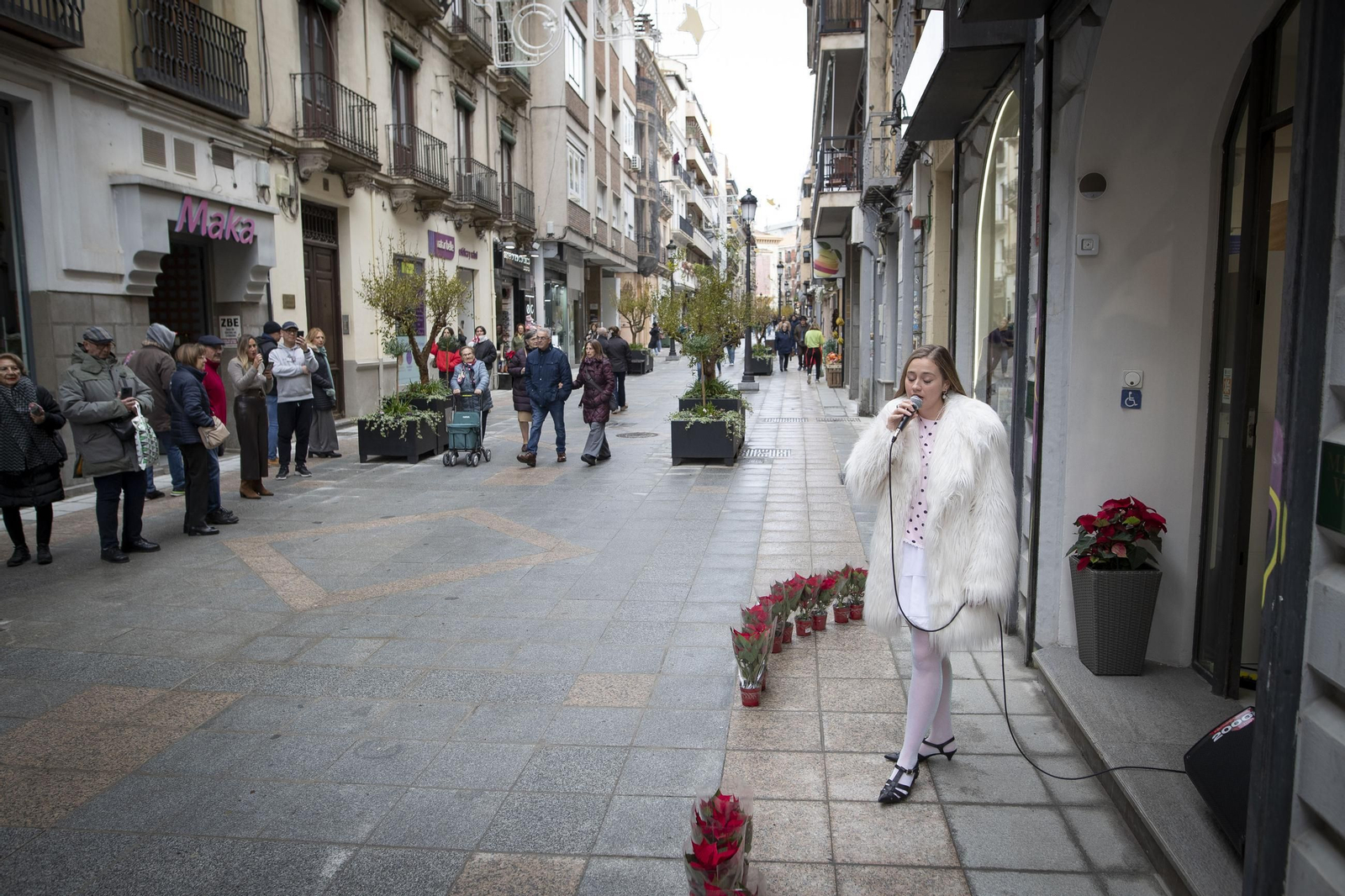 Fotos: así ha quedado la nueva calle San Antón, una de las vías más emblemáticas de Granada