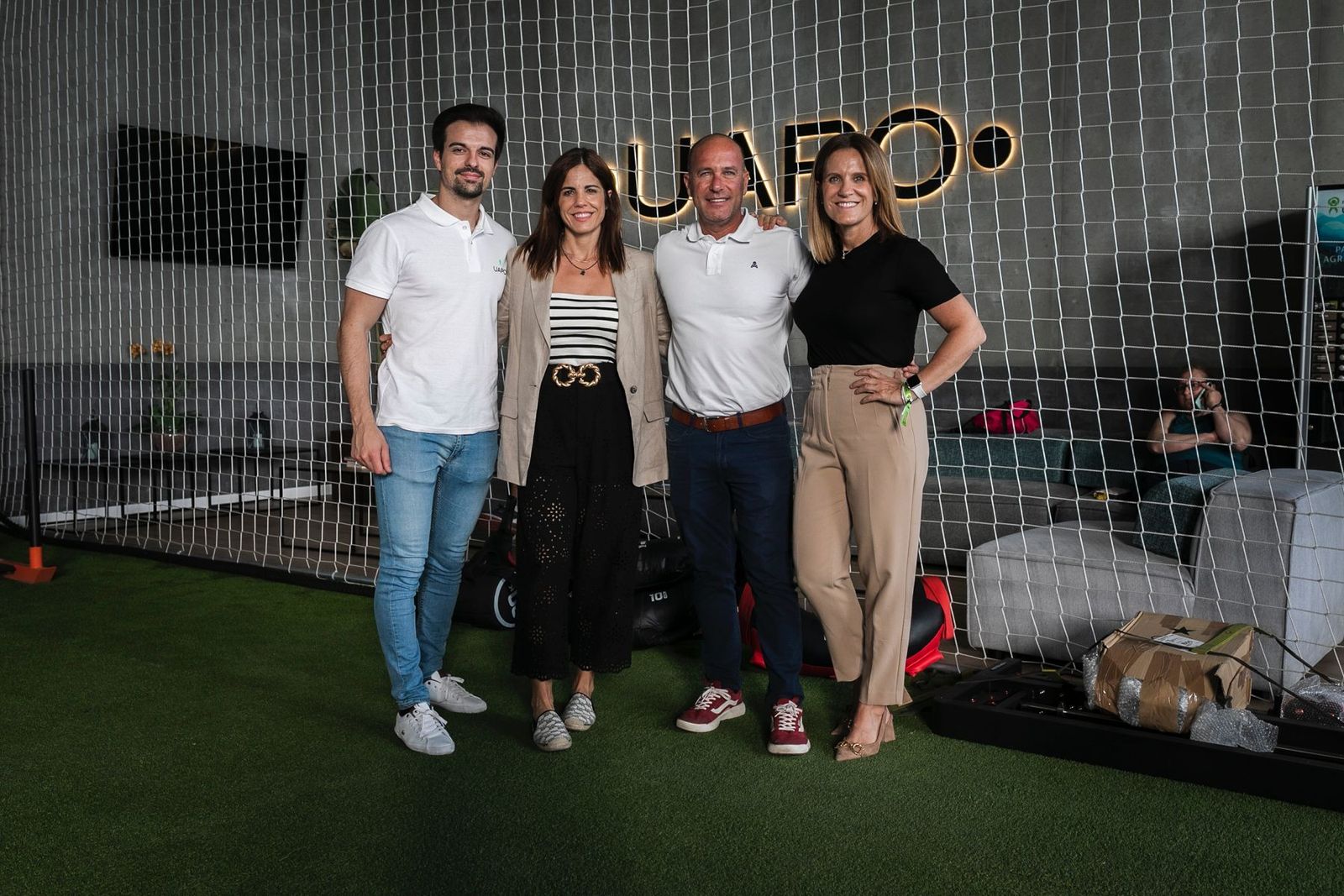 Paloma y Rocío Montalvo junto a Javier Cánovas en una visita a las instalaciones de la UAPO