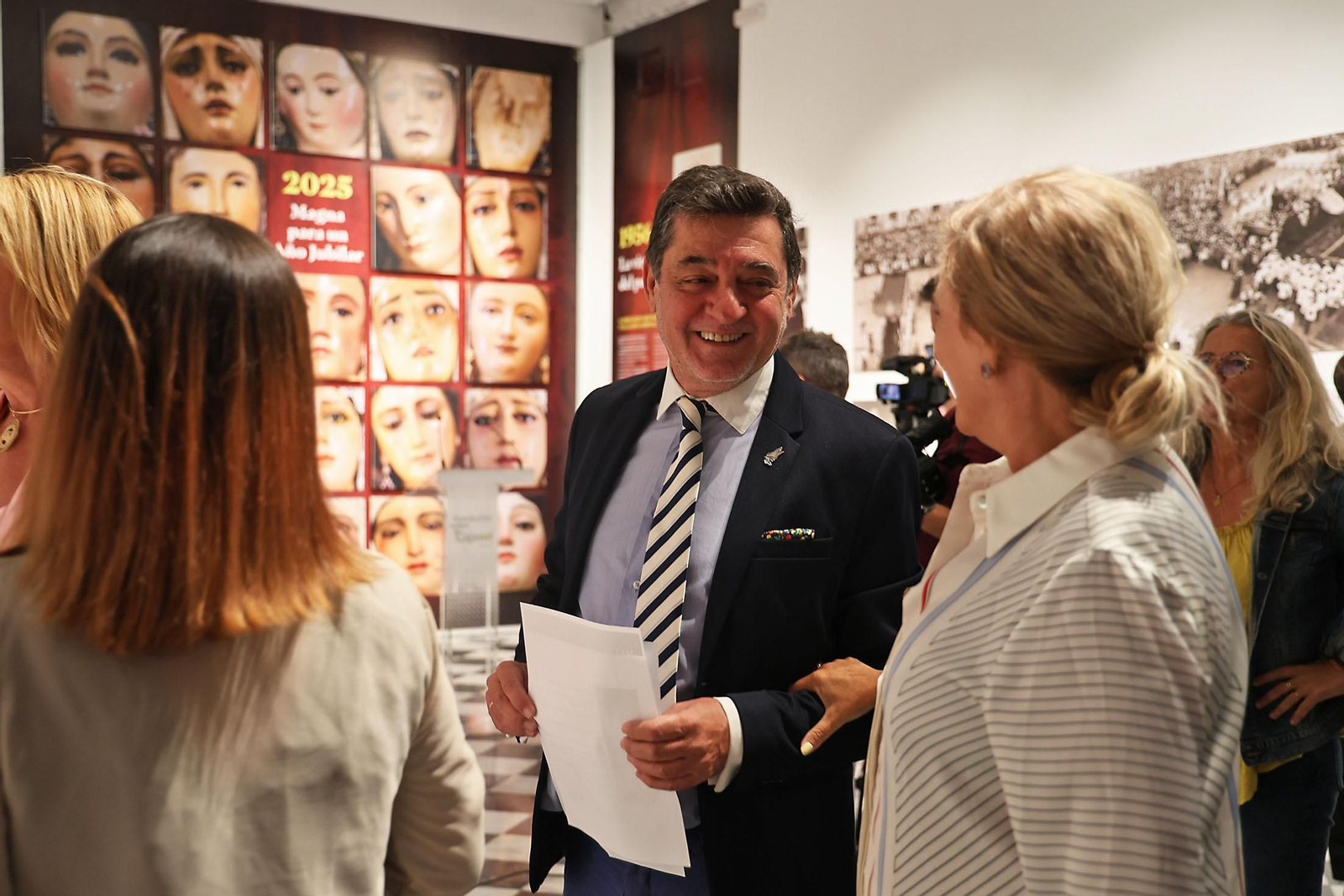 Imágenes de la Inauguración de la exposición 'Magna. Procesiones Marianas históricas en Huelva'
