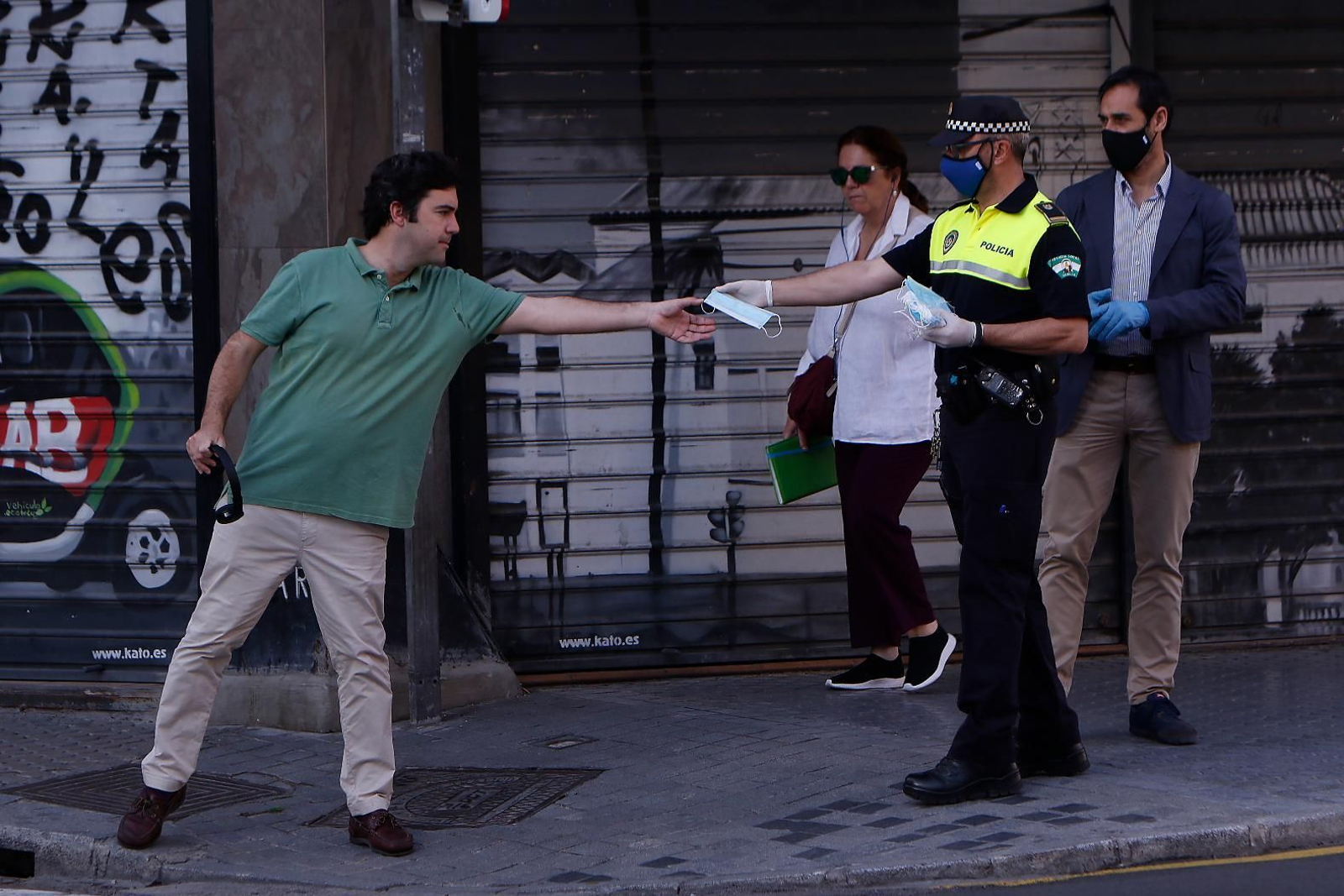 Cinco años del confinamiento por el Covid: las mejores fotos de la pandemia en Sevilla