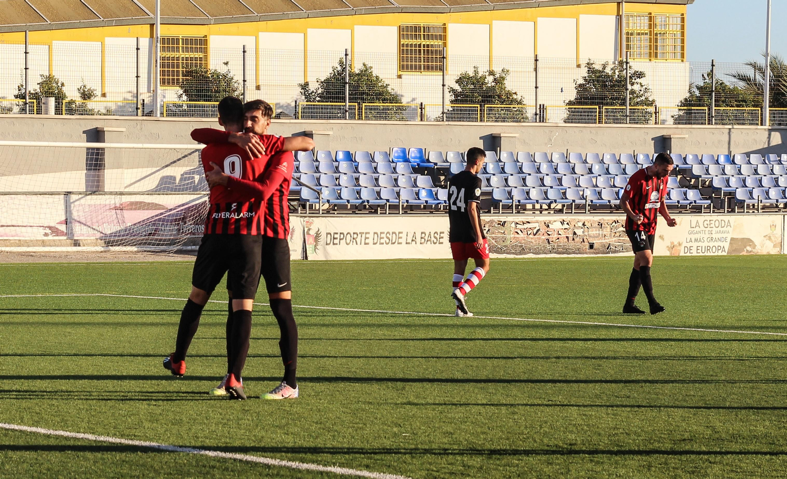 Juadores del Pulpileño celebrando un gol en su feudo.