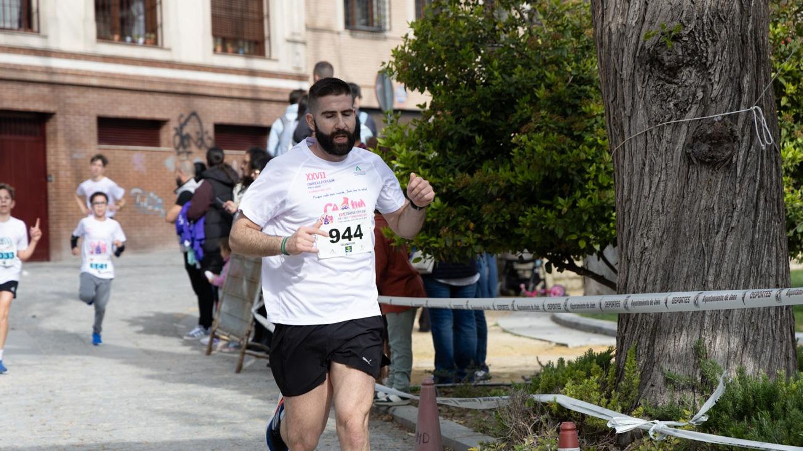 Más de 2.100 participantes corren para promover la salud en Jaén, en imágenes (1)