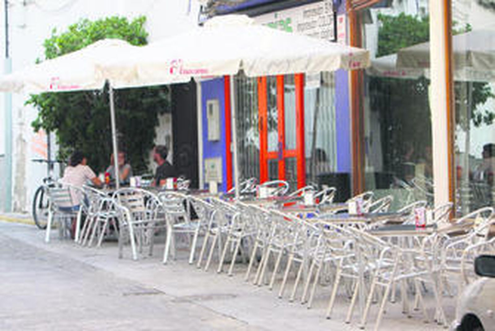 Una de las terrazas del centro, el pasado viernes a las nueve de la noche.