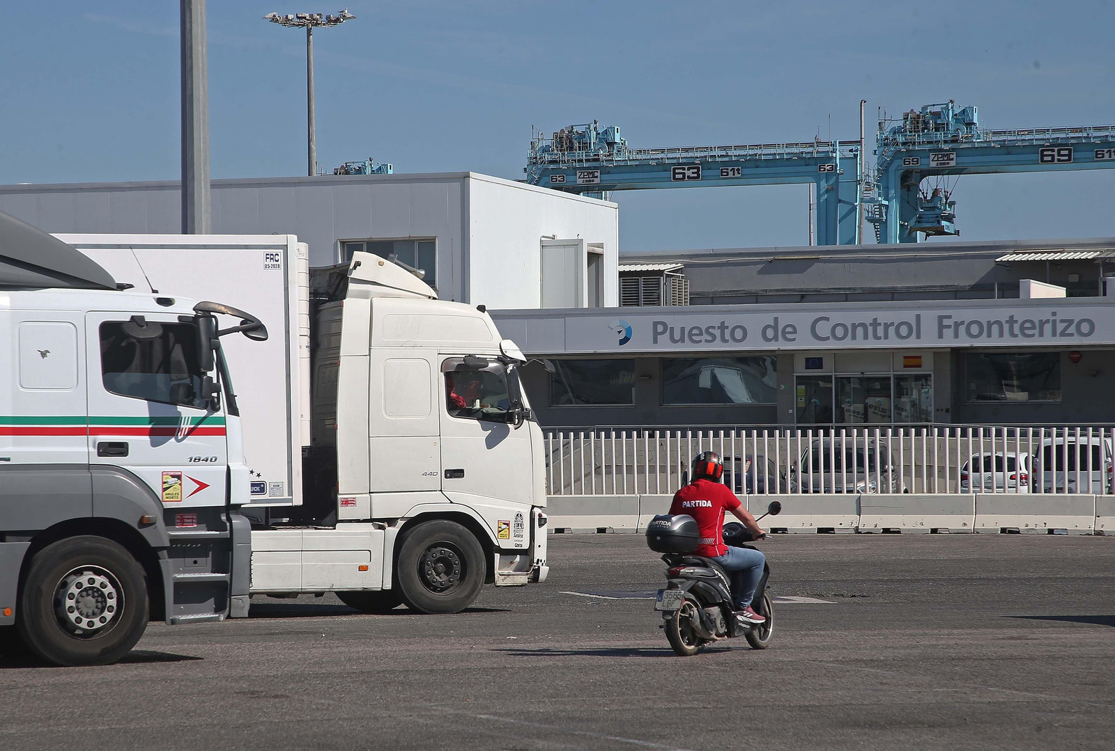 Fotos del colapso de camiones en el Puesto de Control Fronterizo del Puerto de Algeciras