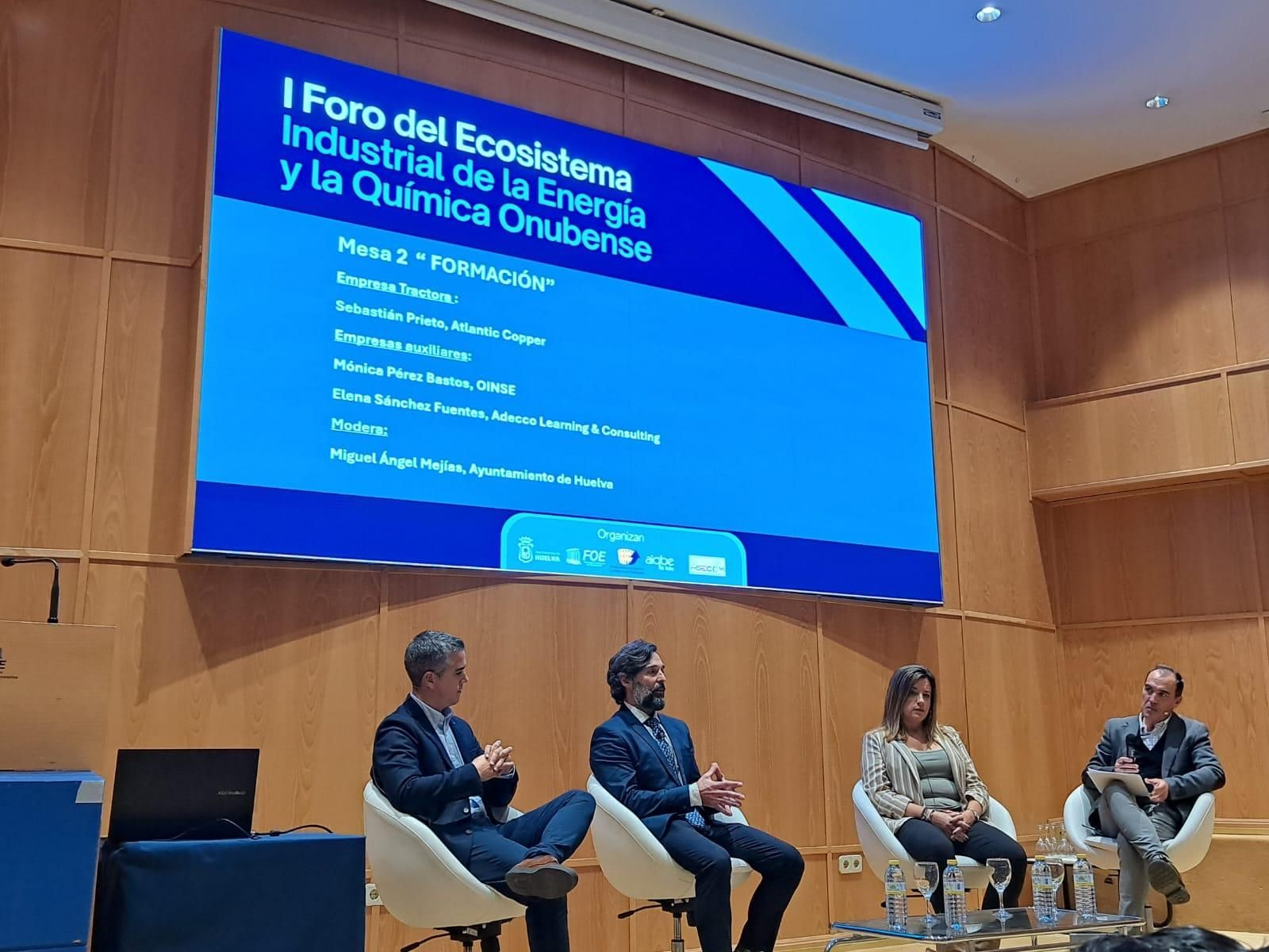 Una de las mesas redondas que han formado parte del programa del Foro. Una de las mesas redondas que han formado parte del programa del Foro.