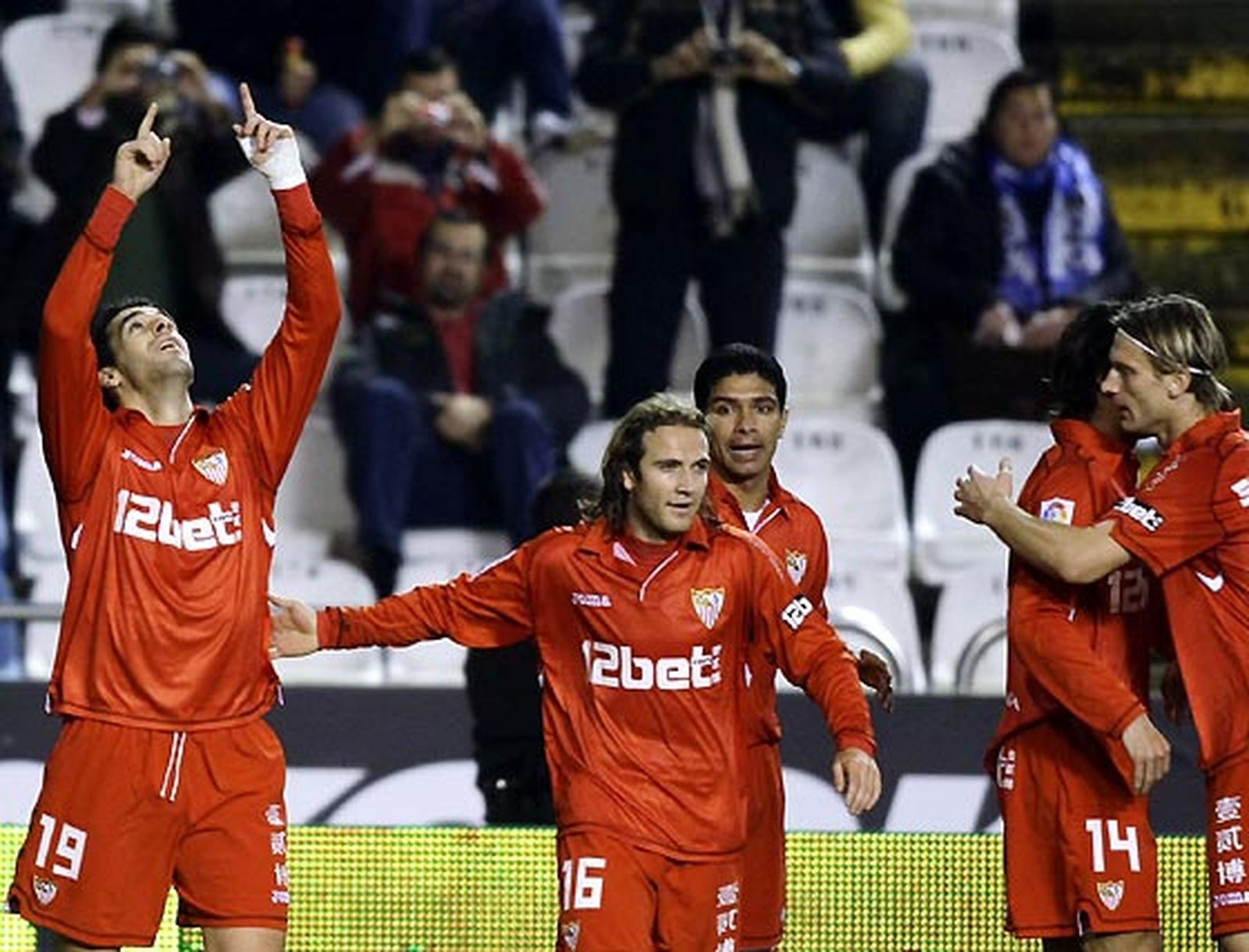 Álvaro Negredo celebra su gol ante el Deportivo.

Foto: Reuters / Afp Photo / Efe