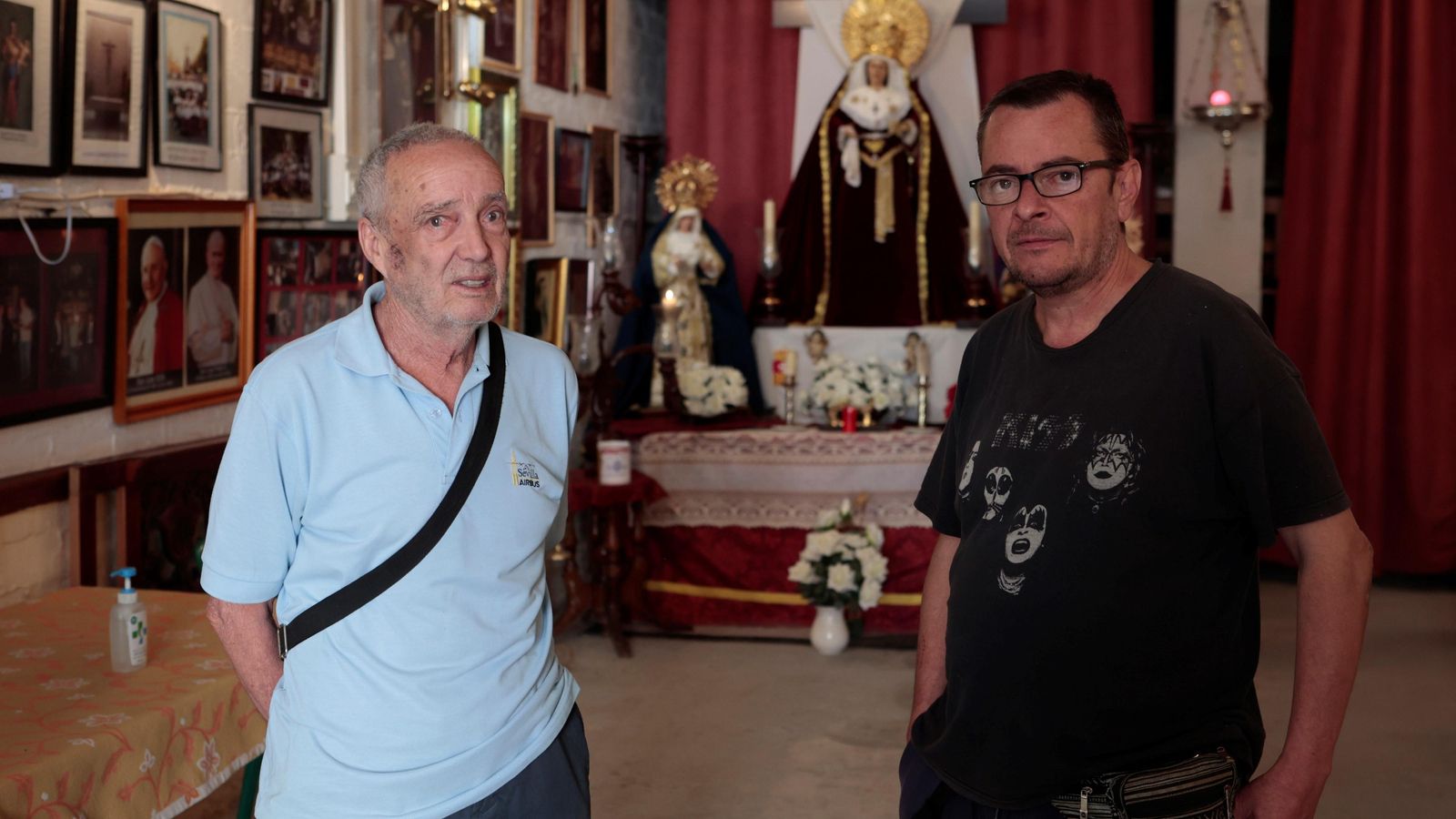 Pedro Cáceres y Manuel González, en la Cruz de Mayo de las Letanías.