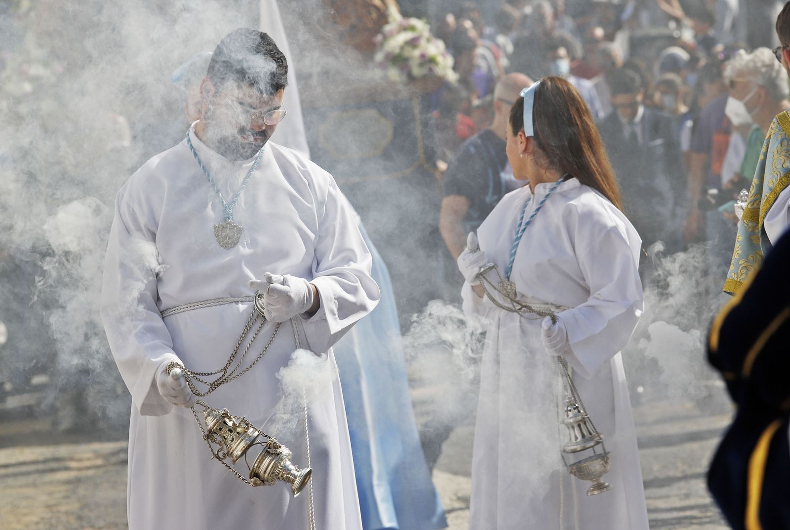 El Resucitado procesiona por el barrio de la Hispanidad de Huelva