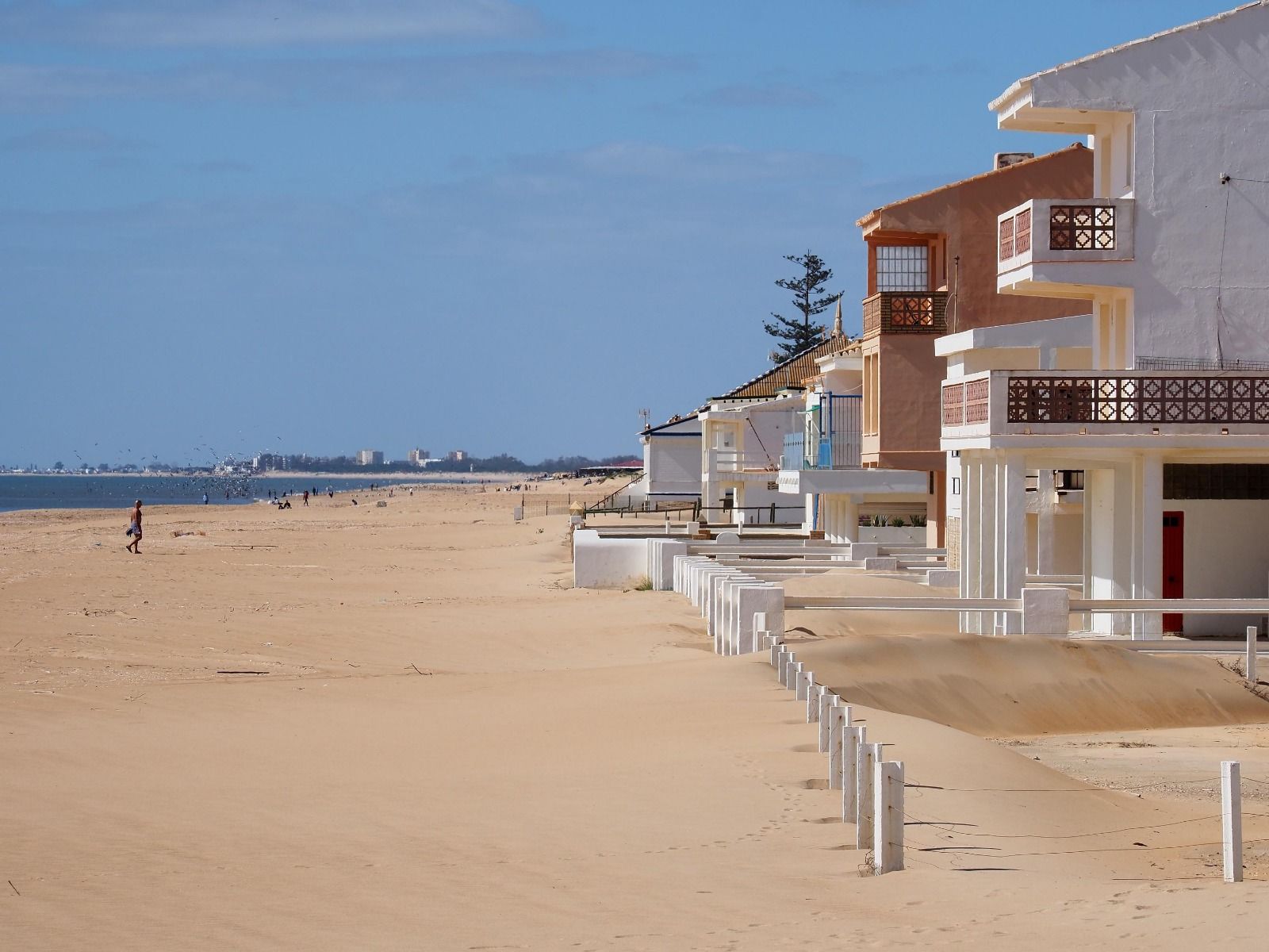 Viviendas en primera línea de playa en La Antilla.