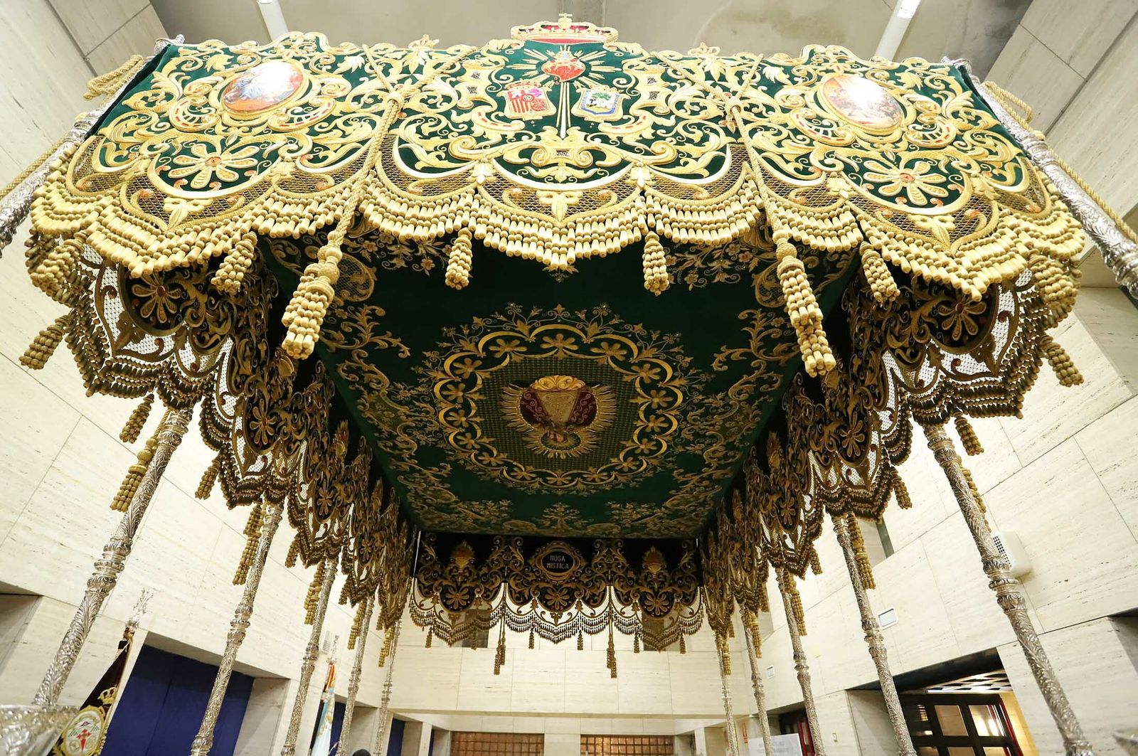 Imágenes de la exposición de la Hdad de las Tres Caídas en la Casa Colón