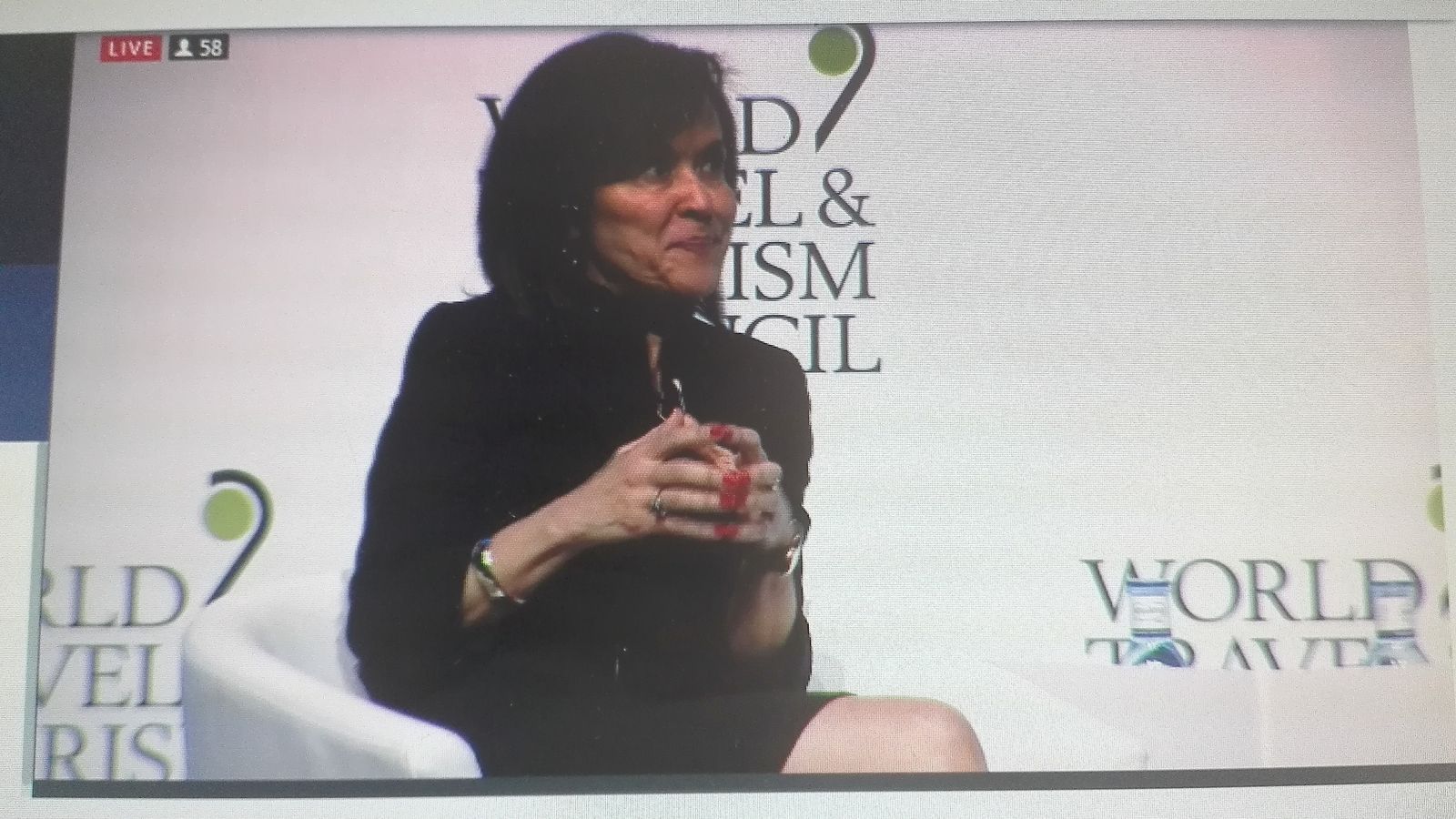 Glenda McNeal, de American Express, durante la conversación con Mark Okerstrom.