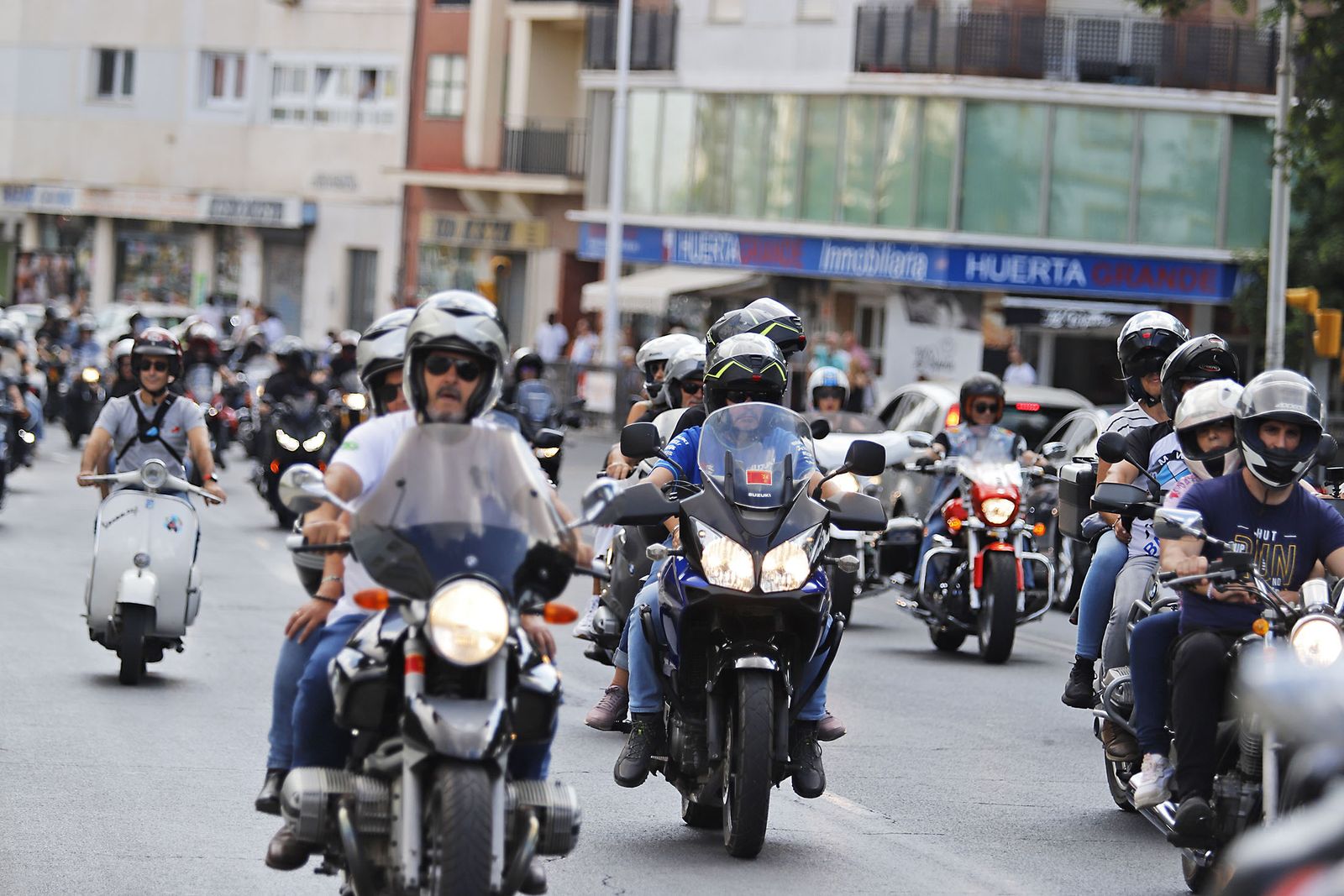 Las motos del club Descubridores toman las calles de Huelva
