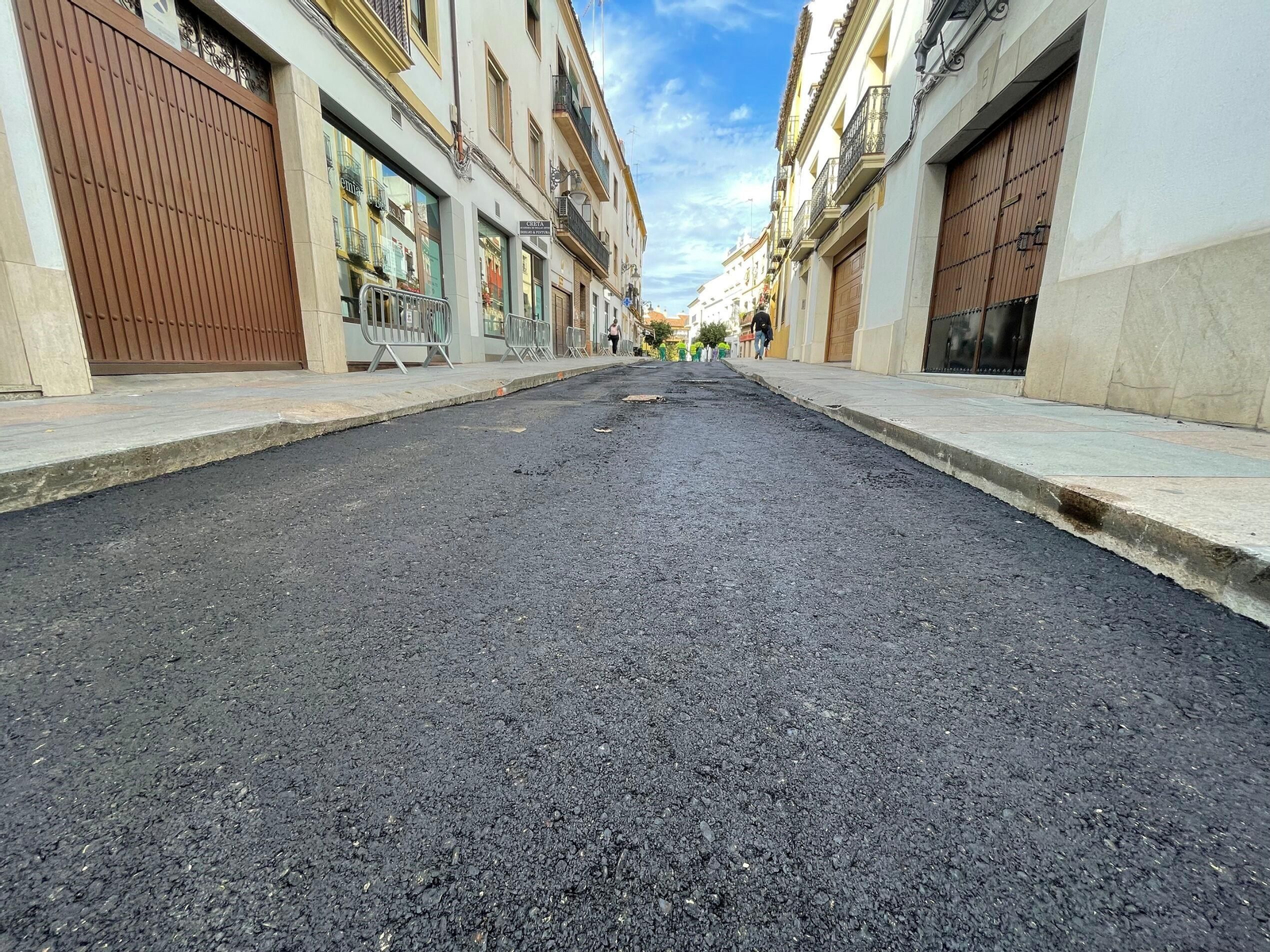 La calle Alfaros tras su primera fase de obras, en imágenes